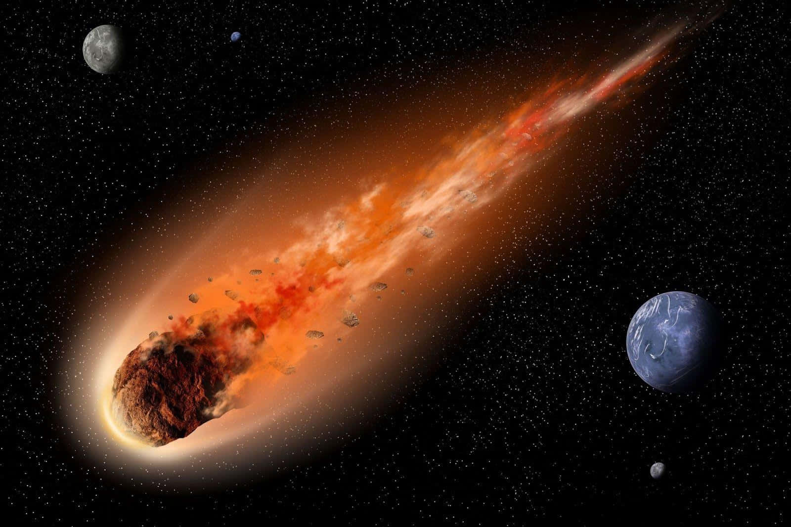 Asteroid 桌布 壁紙 — 一顆熾熱的小行星劃過太空，在繁星點點的黑色虛空中，經過一顆藍色行星和月球，留下一條發光的橙色軌跡。