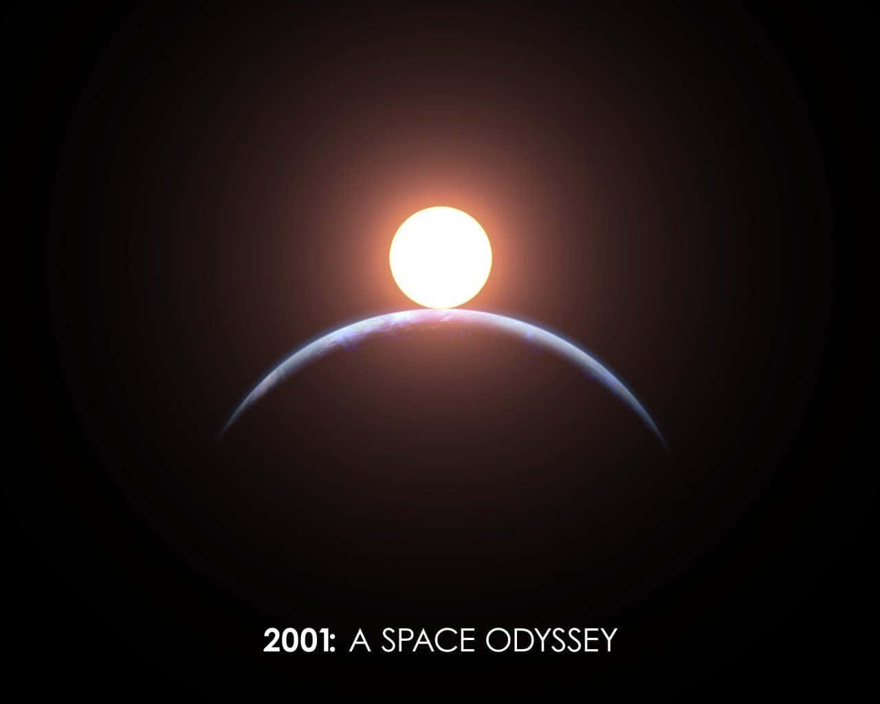 2001 A Space Odyssey 桌布 壁紙 — 一顆發光的太陽在黑暗宇宙虛空中，從遙遠行星的彎曲地平線上升起。