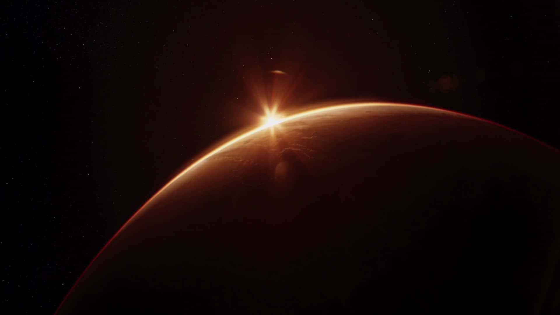 火星 桌布 壁紙 — 一顆發光的太陽從遙遠行星的彎曲地平線上升起，在繁星點點的黑色天空中投射出溫暖的橙色光芒。
