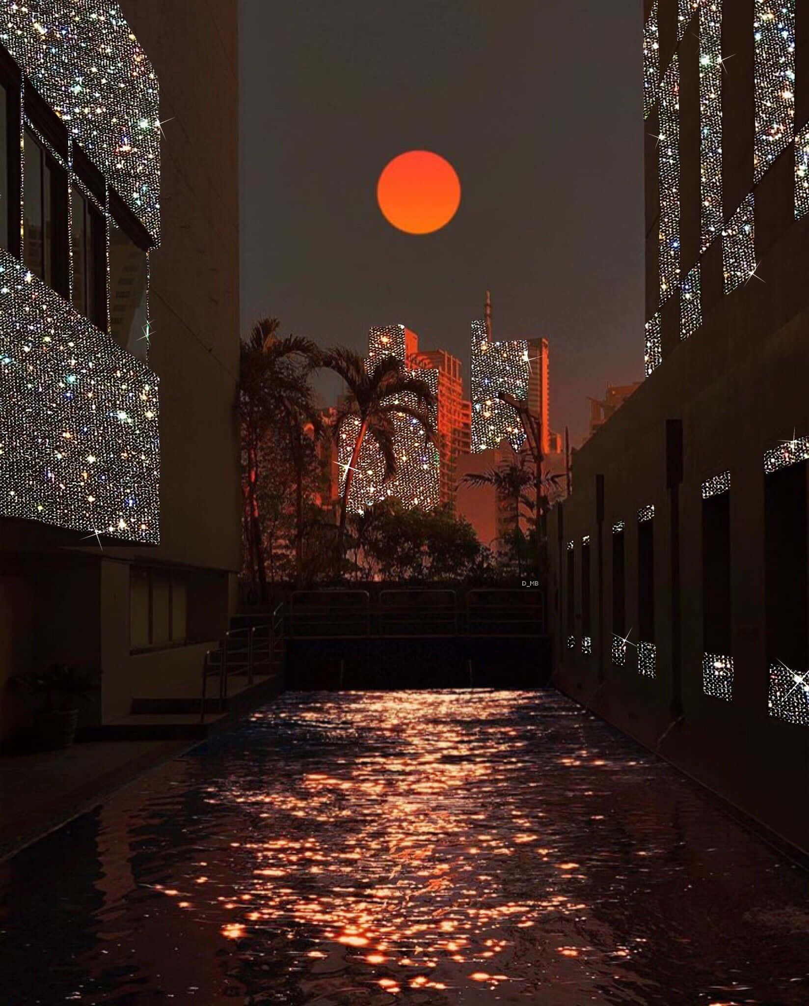 Boujee Aesthetic 桌布 壁紙 — 一顆發光的橙色太陽落在閃爍的城市天際線上，倒映在一條濕漉漉的小巷中，兩旁是閃閃發光的建築物。