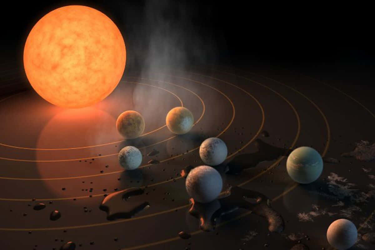 太陽系 桌布 壁紙 — 一顆發光的橙色恆星照亮了一個太陽系，其中有軌道運行的行星和旋轉的宇宙塵埃，背景是黑暗的虛空。
