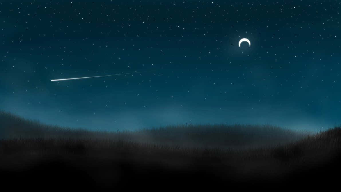 Moonlight 桌布 壁紙 — 一顆發光的流星在黑暗的草地地平線上方，劃過有彎月的星空夜空。
