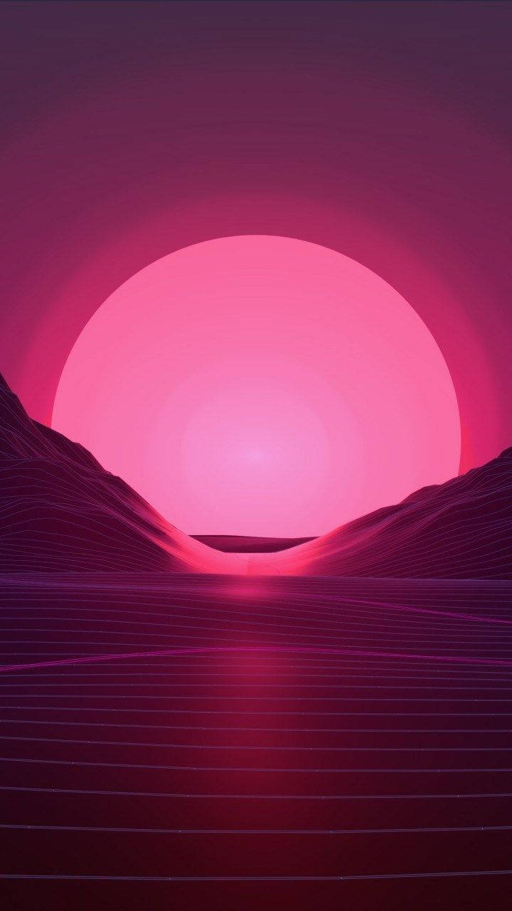 Vaporwave 桌布 壁紙 — 一顆發光的粉紅色太陽落在風格化的紫色山脈後面，將耀眼的光芒投射在反射表面上。