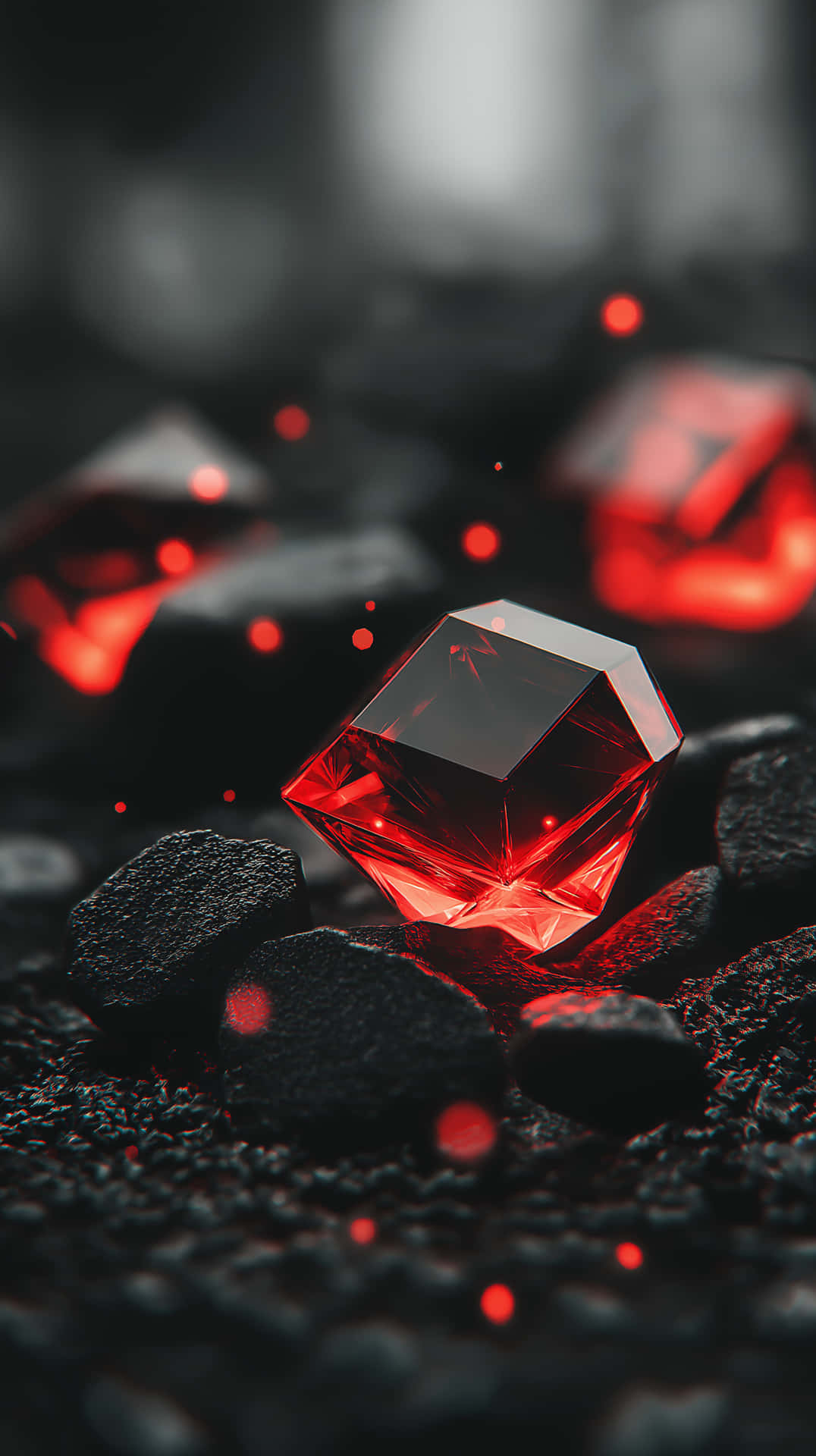 Volcanic Gemstone Core 壁紙 — 一顆發光的紅色幾何水晶放置在深色紋理岩石上，散落著紅色光粒子，景深較淺。