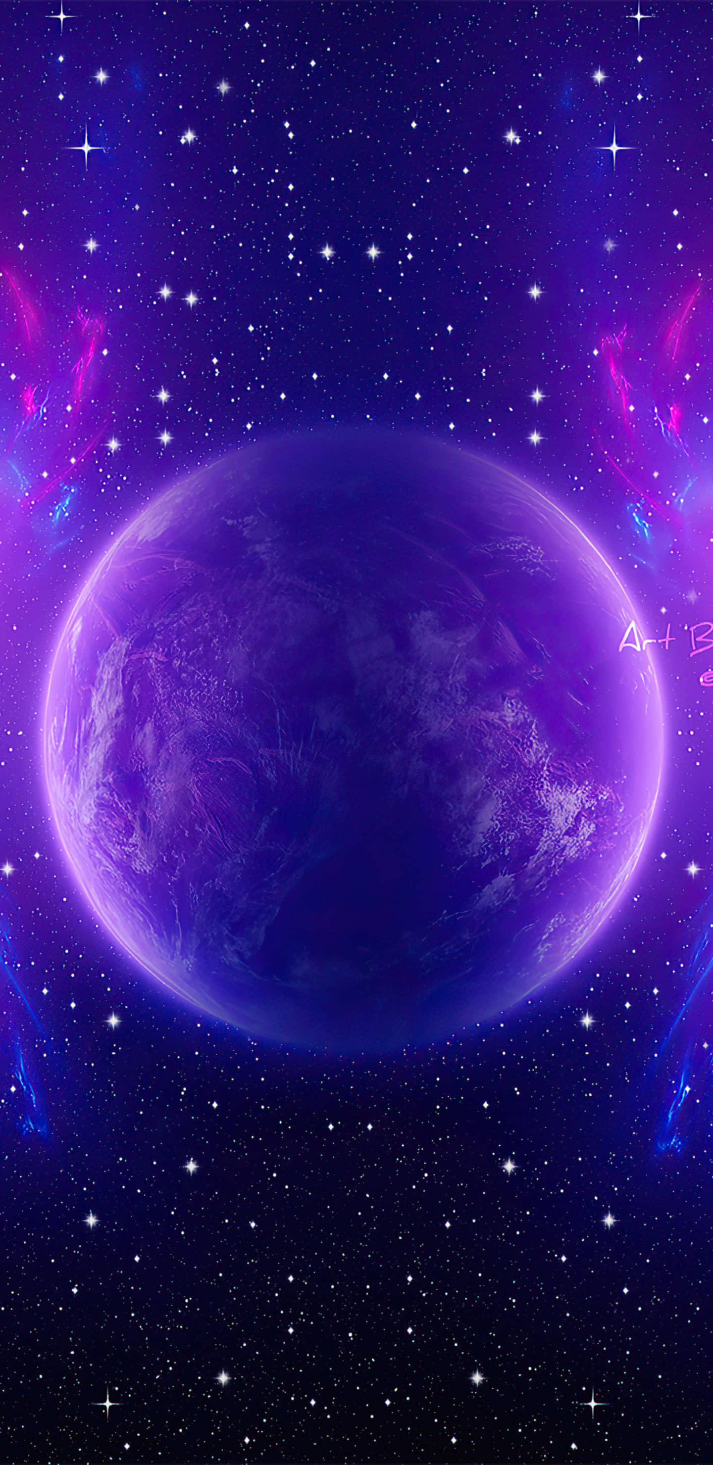 Animated Space 桌布 壁紙 — 一顆發光的紫色行星漂浮在繁星點點的宇宙中，周圍有粉紅色和藍色的明亮星雲。