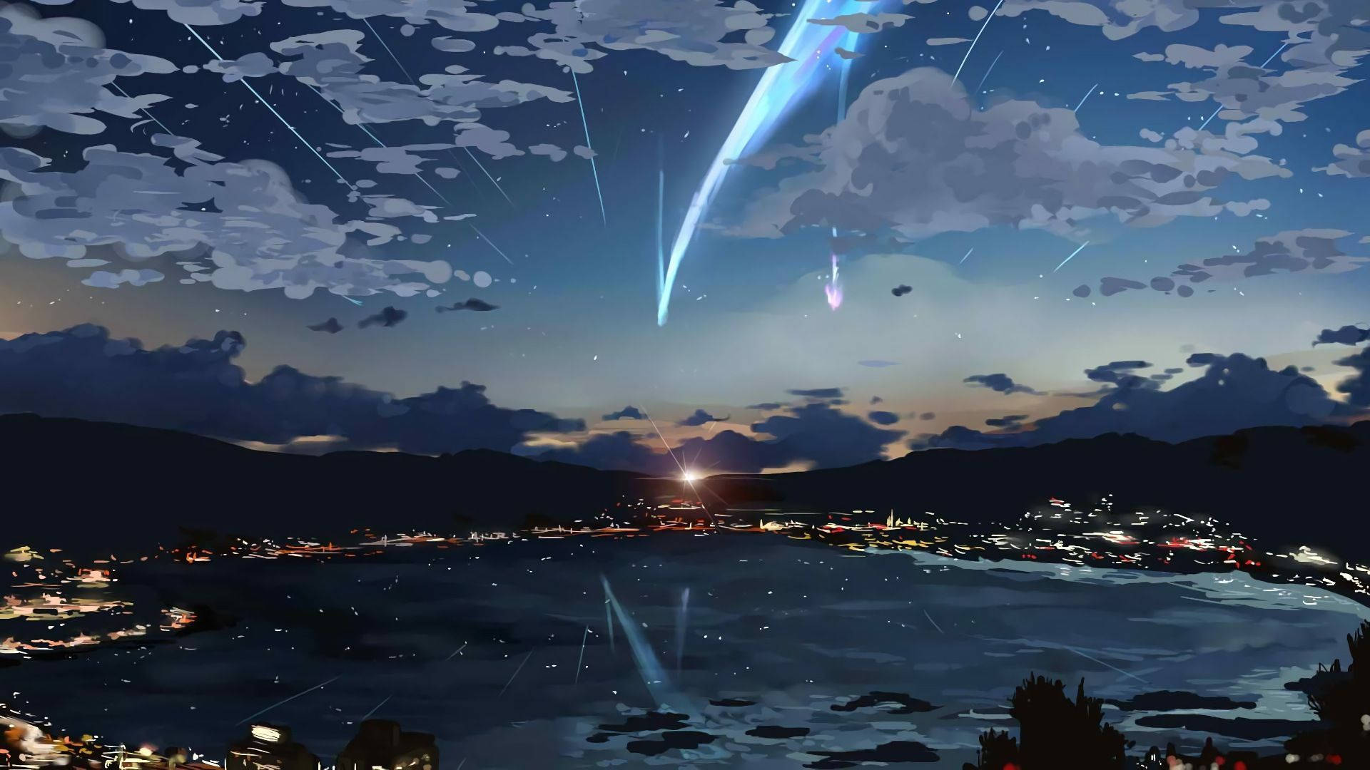 動畫風景動圖 桌布 壁紙 — 一顆發光的藍色彗星劃過繁星點點的暮色天空，下方是坐落在黑暗山丘與水域之間的沿海小鎮。