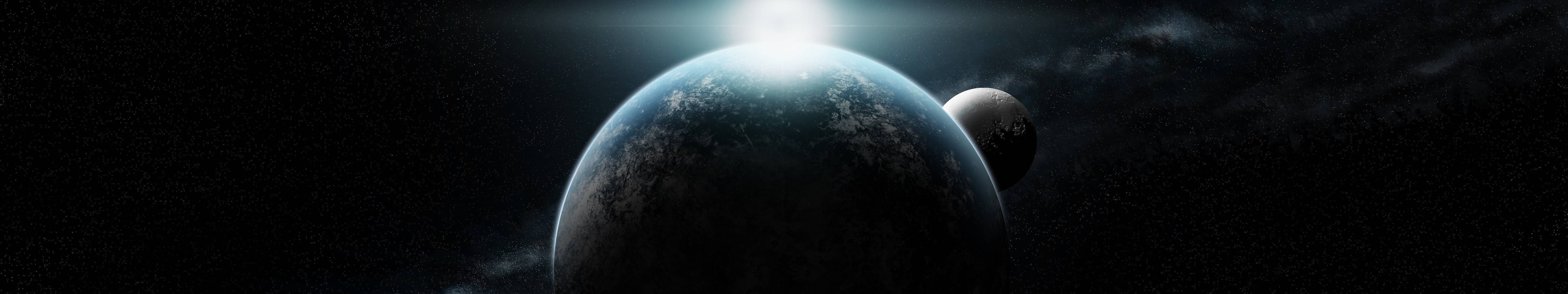 地球 桌布 壁紙 — 一顆發光的行星，帶有旋轉的雲層和一個較小的衛星，在佈滿星辰的宇宙虛空中運行。