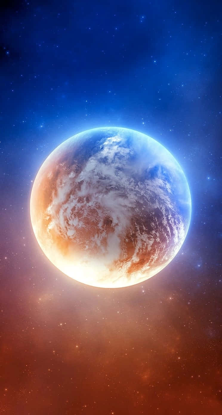 地球 桌布 壁紙 — 一顆發光的行星，帶有旋轉的雲層和橙色光芒，背景是星空藍色和紅色的宇宙背景。