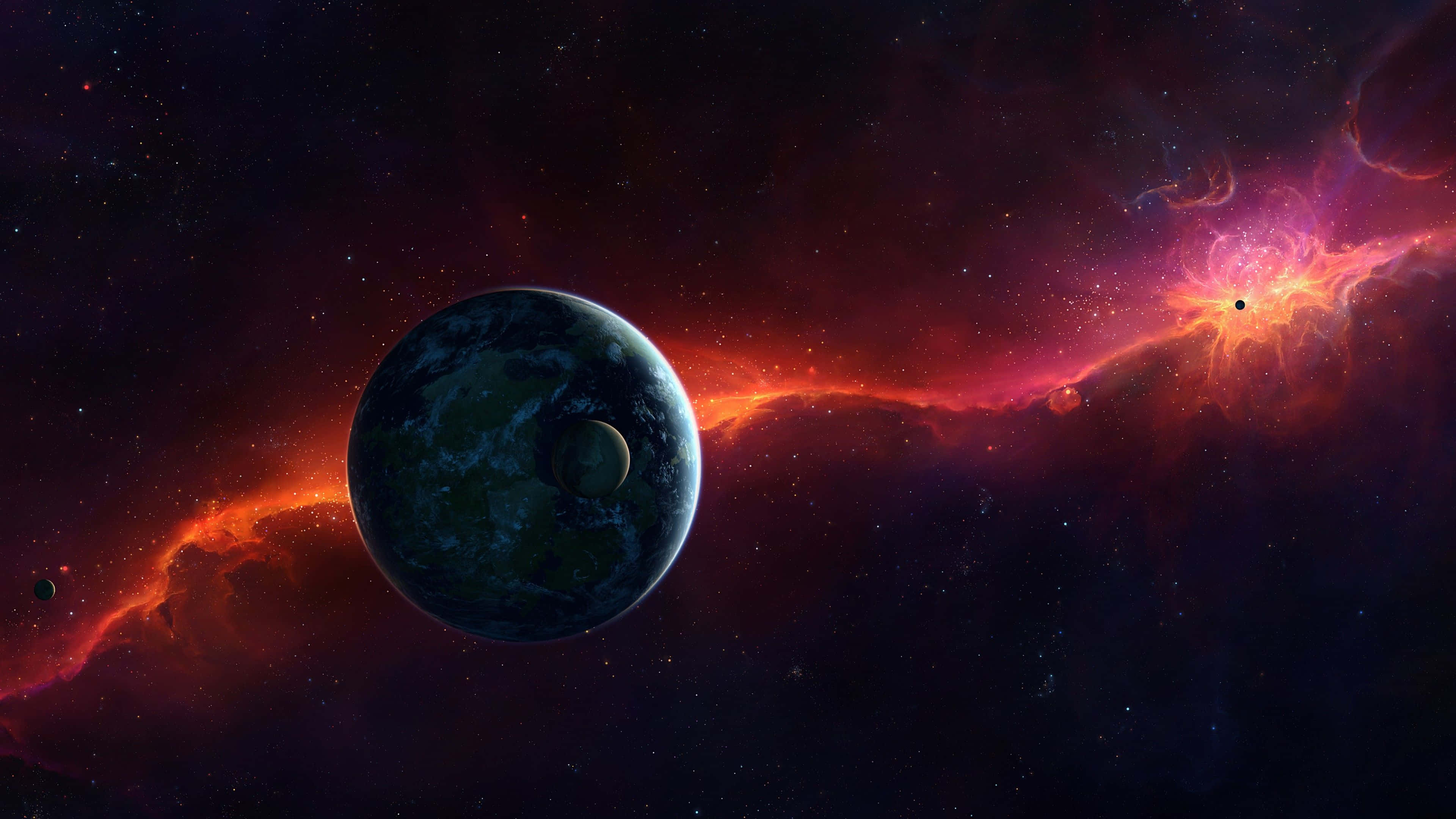 太空 桌布 壁紙 — 一顆藍綠色行星帶著衛星，在佈滿星辰的宇宙中環繞著鮮豔的紅色和紫色星雲運行。