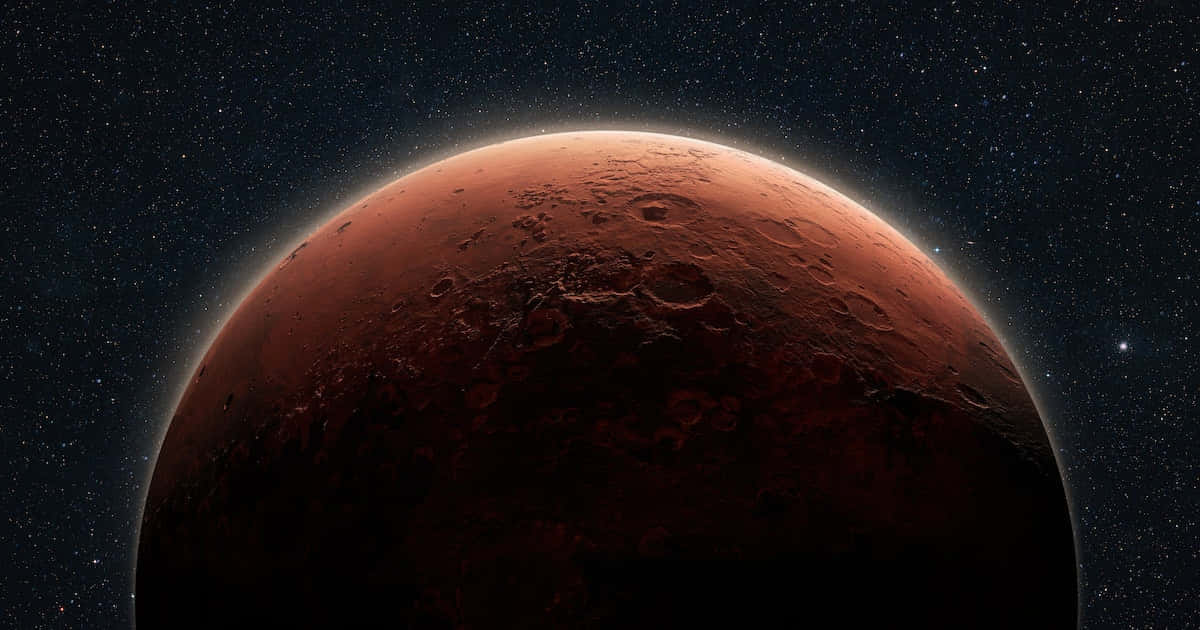 火星 桌布 壁紙 — 一顆雄偉的紅色行星，表面佈滿隕石坑，在深空的星場中閃耀。