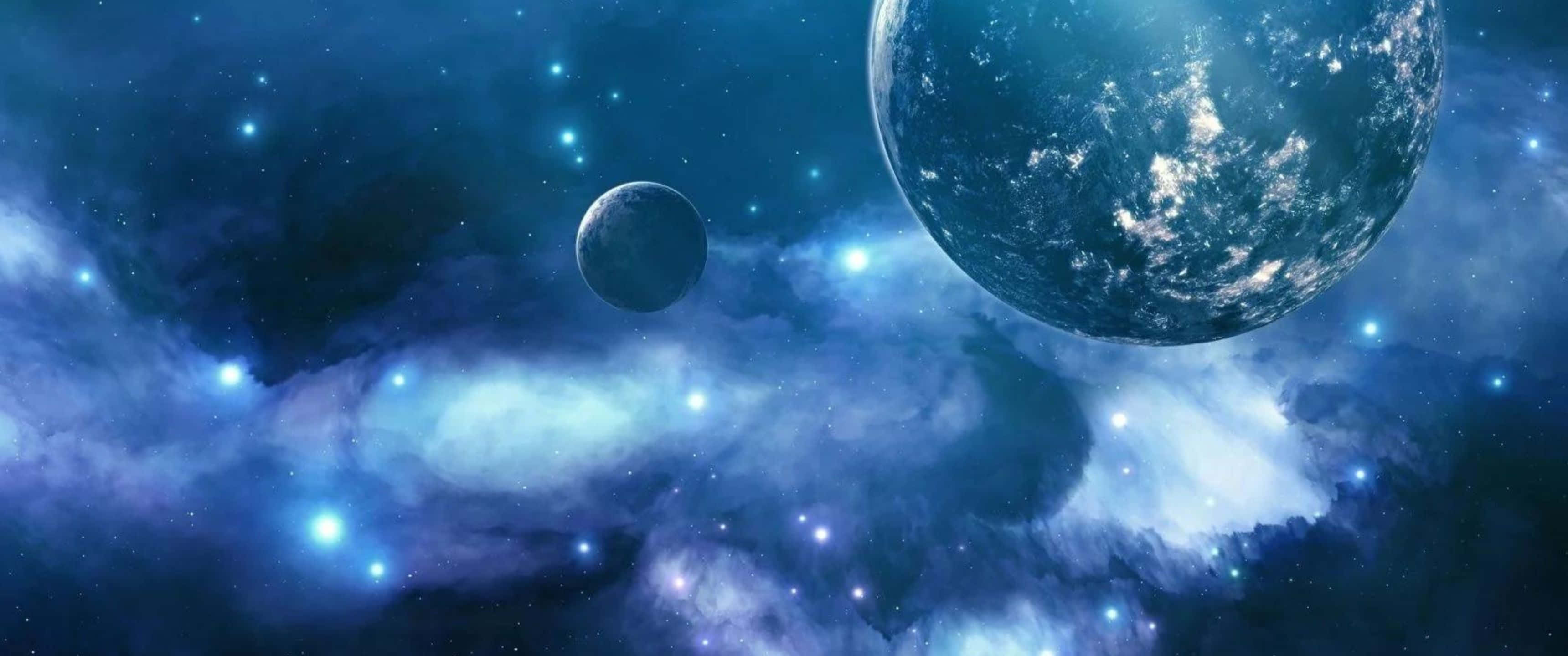 Blue Space 桌布 壁紙 — 一顆雄偉的藍色行星和月亮漂浮在發光的星雲和閃爍的星星之間，在宇宙的廣闊空間中。
