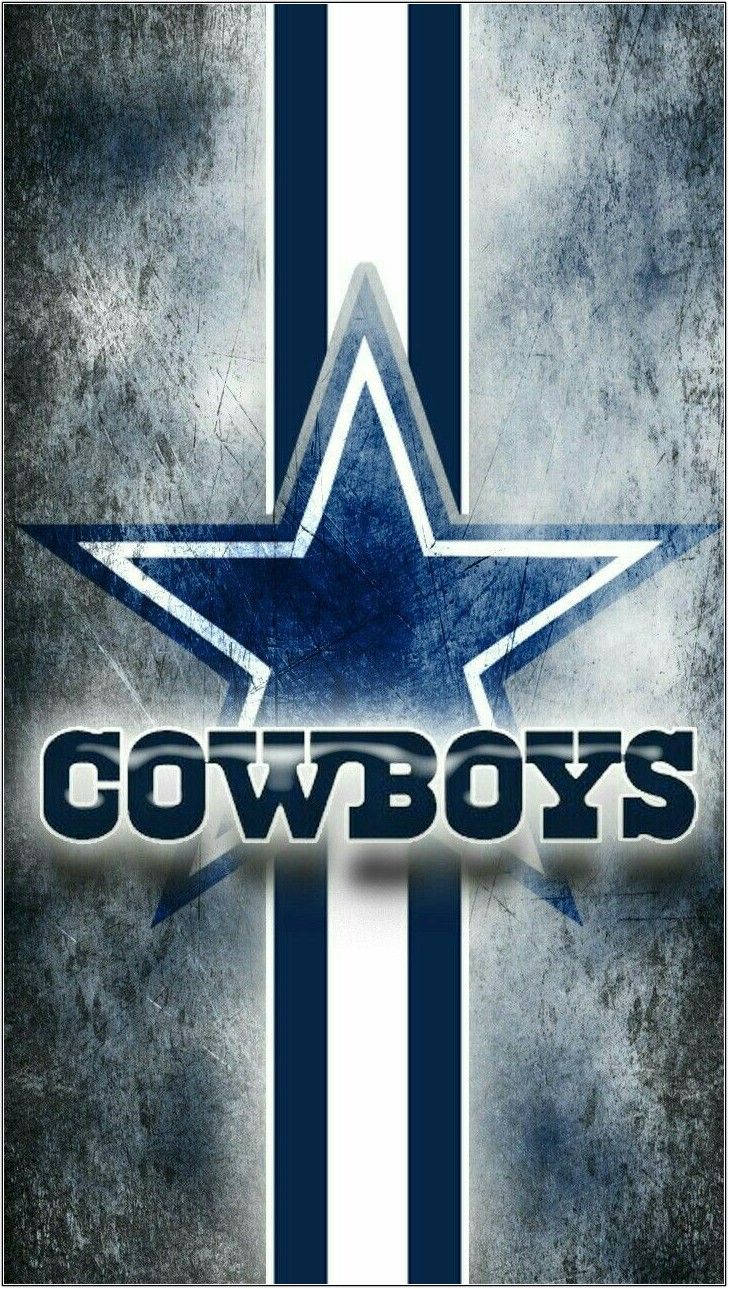 牛仔 桌布 壁紙 — 一顆風化的藍色星星和「COWBOYS」文字，位於帶有垂直藍白條紋的磨損灰色背景上。