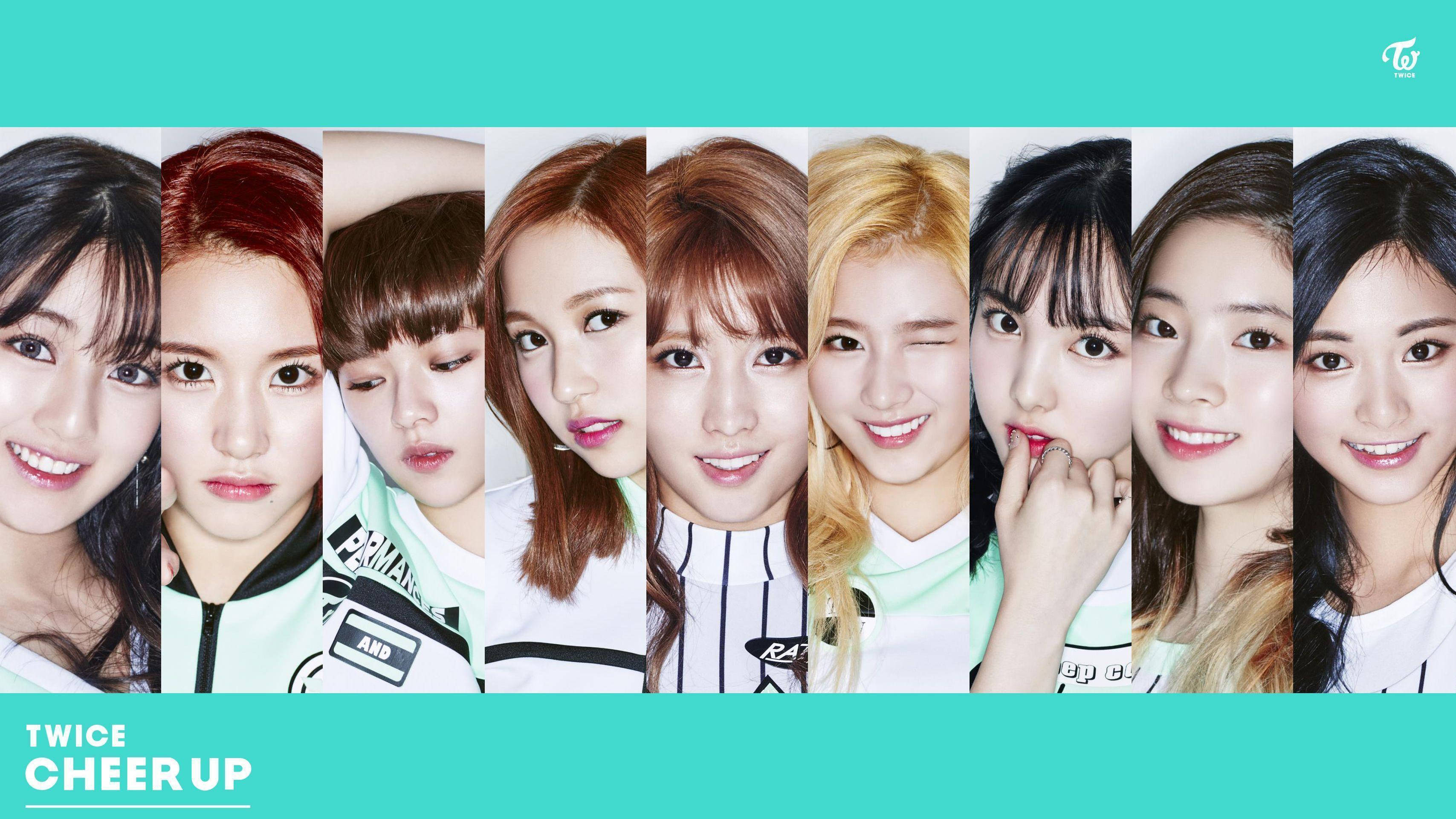 twice 桌布 壁紙 — 七位年輕女性穿著白色和黑色服裝，在純青色背景前微笑或俏皮地擺姿勢。