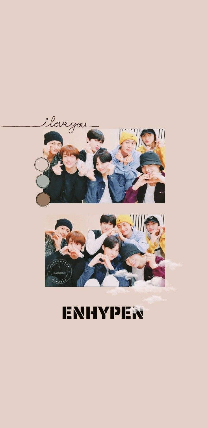 Enhypen Aesthetic 桌布 壁紙 — 七位年輕男子身穿休閒服裝，在柔和的粉紅色背景上，兩張疊放的照片中愉快地擺姿勢，帶有'iloveyou'和'ENHYPEN'文字。
