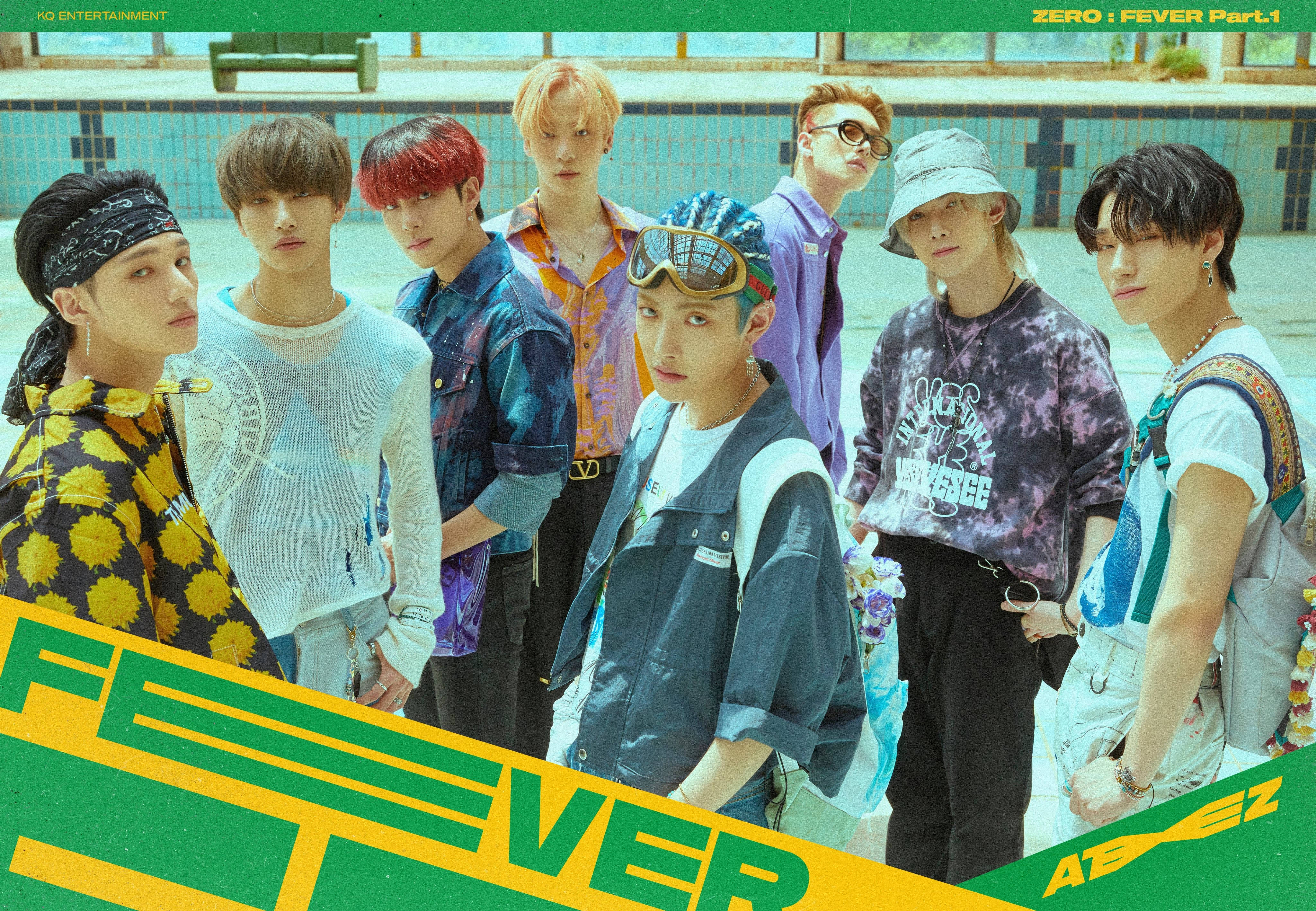 ateez 桌布 壁紙 — 七位時尚年輕男士穿著色彩繽紛的街頭服飾，在明亮的日光下自信地在泳池邊擺姿勢。