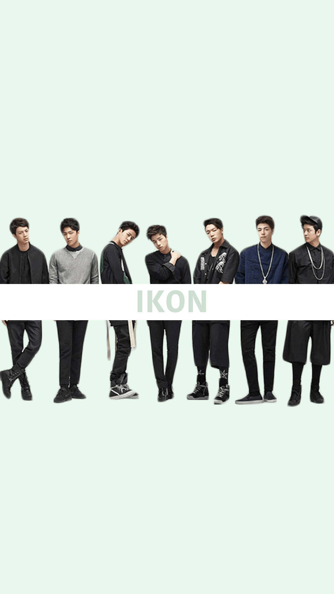 Ikon 桌布 壁紙 — 七位時尚年輕男士身穿深色休閒服裝，在淡薄荷綠色背景前自信地擺姿勢，下方中央有IKON字樣。