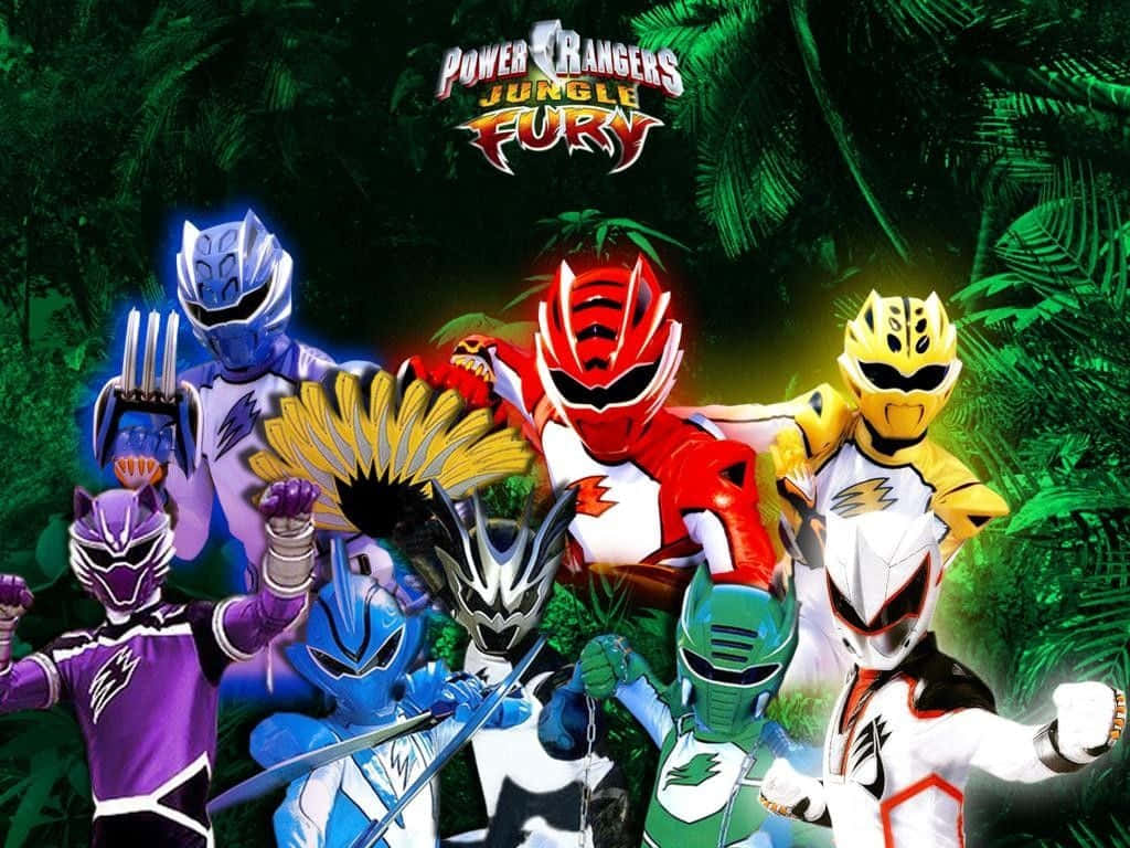 金剛戰士 桌布 壁紙 — 七位身穿彩色戰衣的Power Rangers在茂密叢林中英勇站立，帶有發光效果。