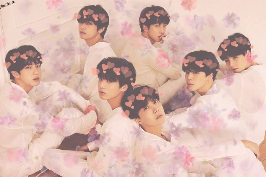 bts photoshoot 桌布 壁紙 — 七位身穿白色服裝的年輕男子在柔和的粉彩場景中，於漂浮的粉紅色和紫色花卉心形之間擺姿勢。