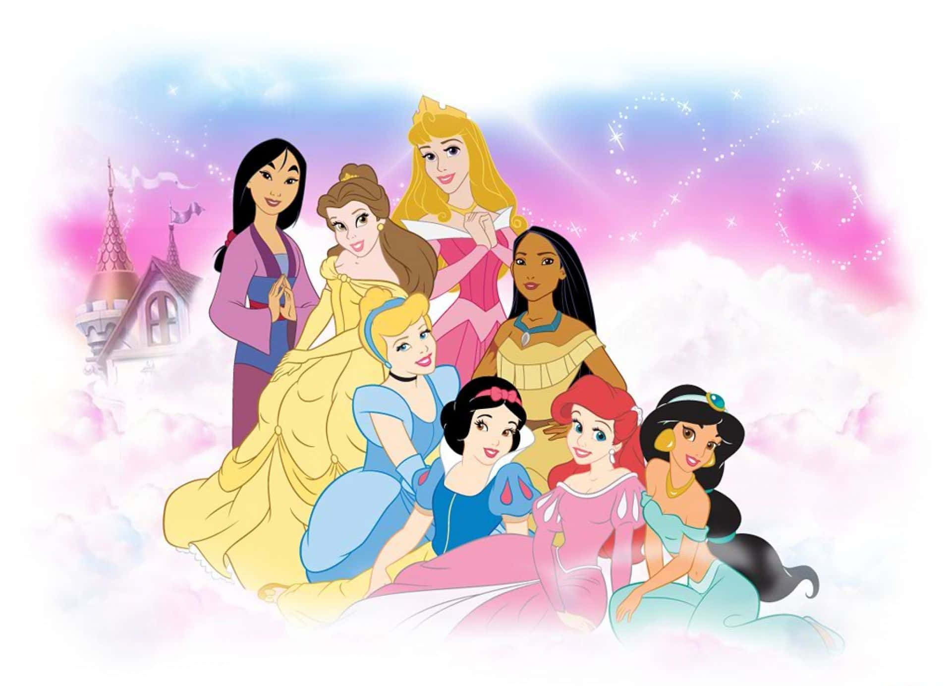 Disney Princesses 桌布 壁紙 — 七位迪士尼公主身穿色彩繽紛的禮服，在柔軟的雲朵上歡樂地聚集，背景是粉彩色的天空和遠處的城堡。