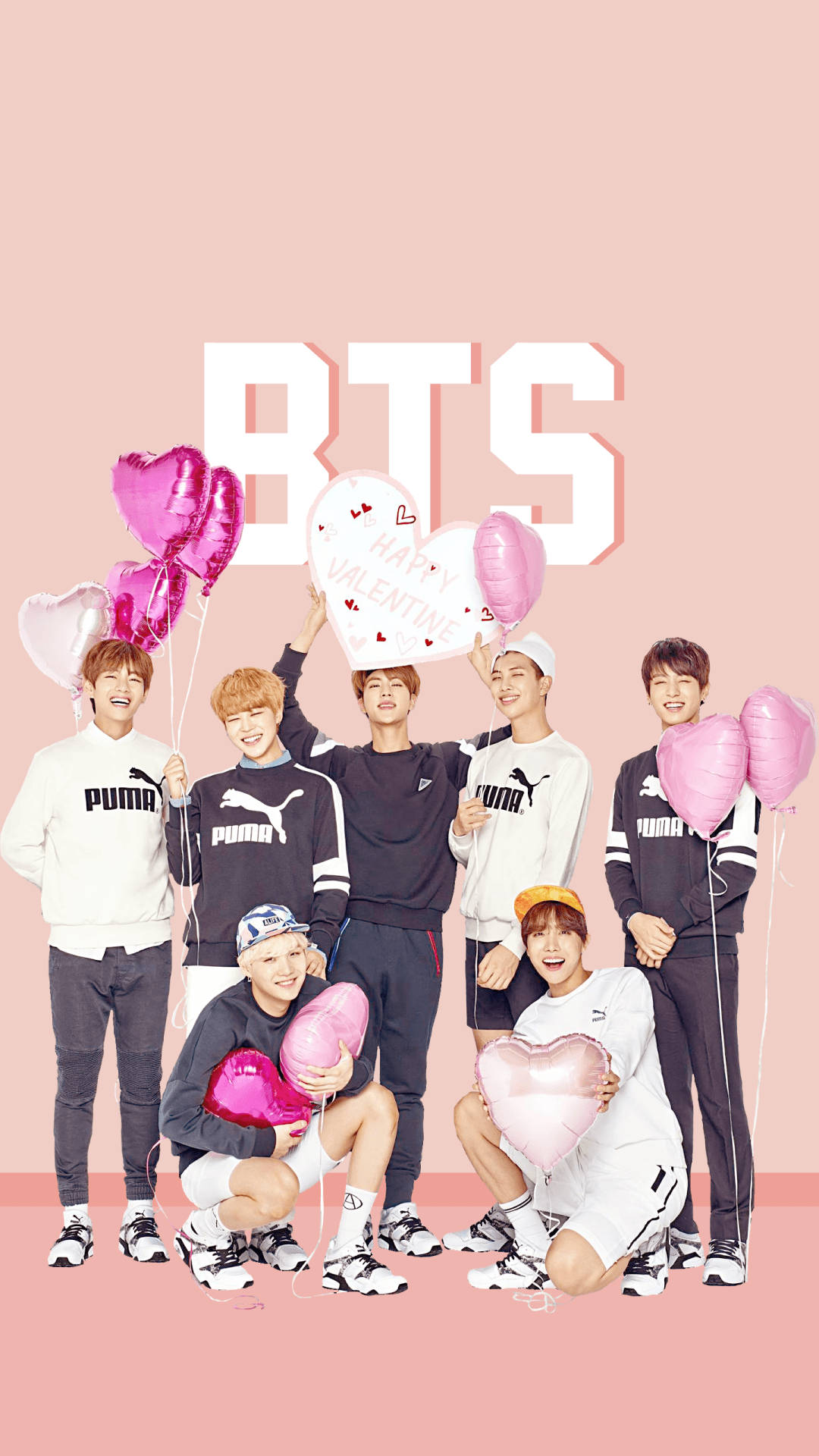 BTS 鎖定螢幕 桌布 壁紙 — 七位面帶微笑的BTS成員手持粉紅色心形氣球，在純粉紅色背景前擺姿勢，背景上有大型白色「BTS」字母。