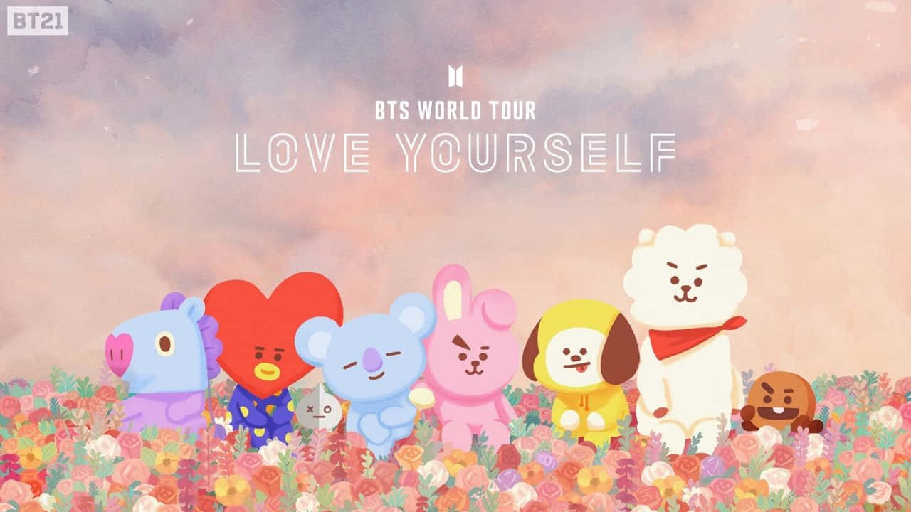 Bt21 4K 桌布 壁紙 — 七個 BT21 卡通角色站在色彩繽紛的花田中，上方是柔和的粉紫色天空，並有巡演文字。