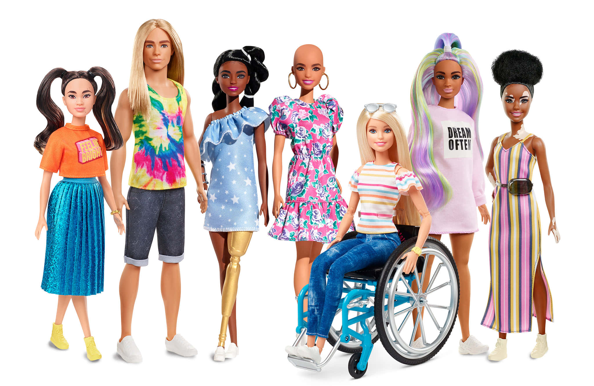 Barbie Doll 桌布 壁紙 — 七個不同的芭比娃娃穿著色彩繽紛的服裝站在一起，包括一個坐輪椅的，展示包容性和充滿活力的時尚。
