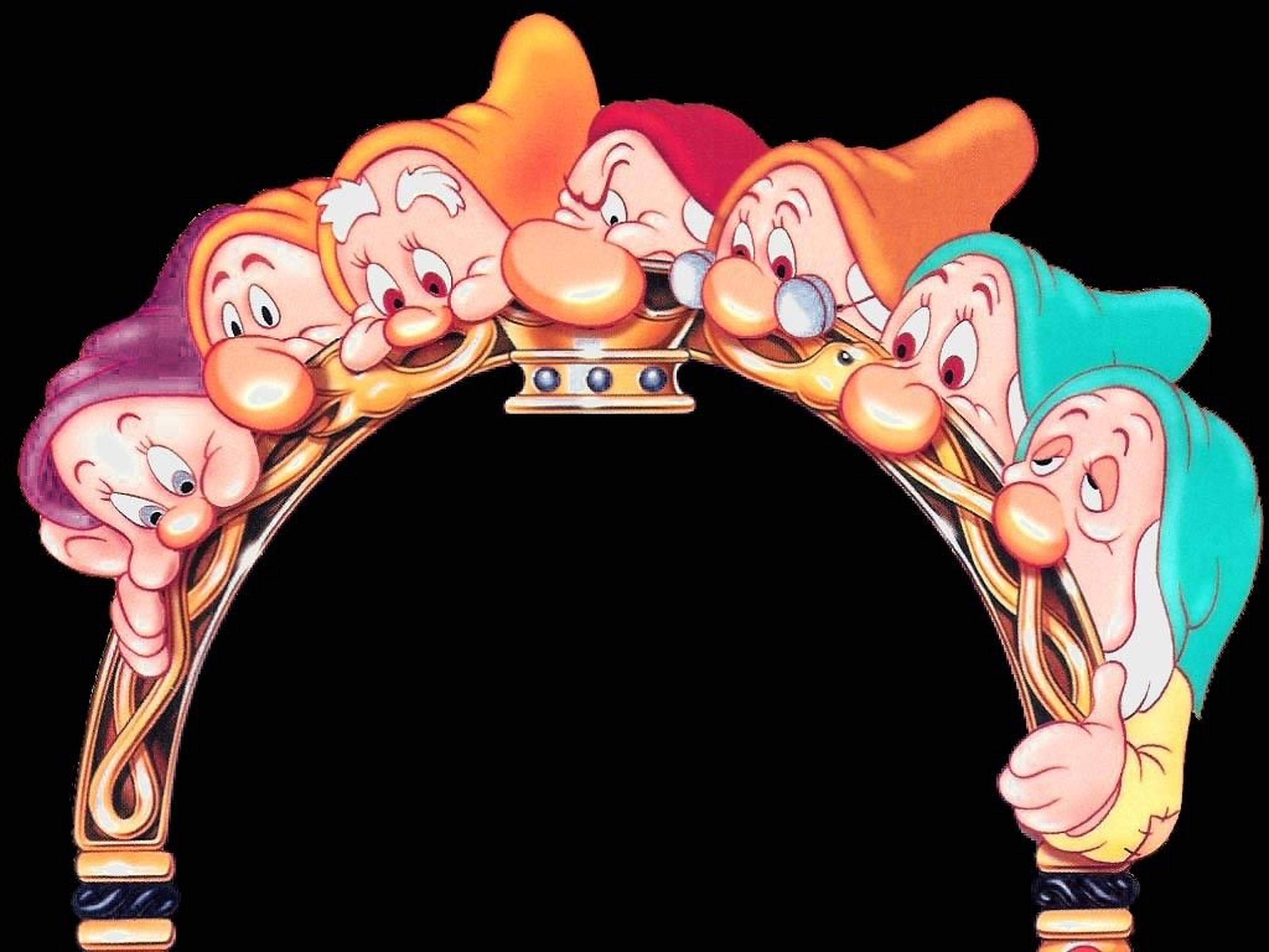 Seven Dwarfs 桌布 壁紙 — 七個卡通小矮人在黑色背景上，好奇地看著一個金色拱門。