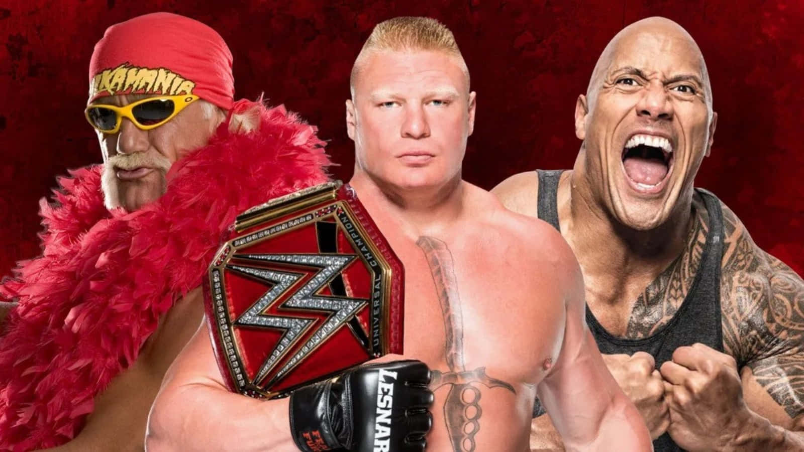 WWE 桌布 壁紙 — 三位WWE標誌性摔角手Hulk Hogan、Brock Lesnar和The Rock在火紅背景前與冠軍腰帶一起擺出強烈姿勢。