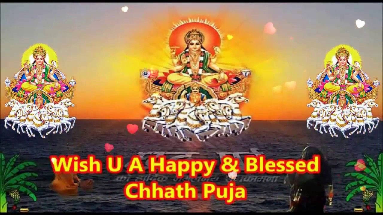 Indian 桌布 壁紙 — 三位光芒四射的印度教神祇坐在白天鵝上，背景是水面上閃耀的日落，並帶有節日文字。