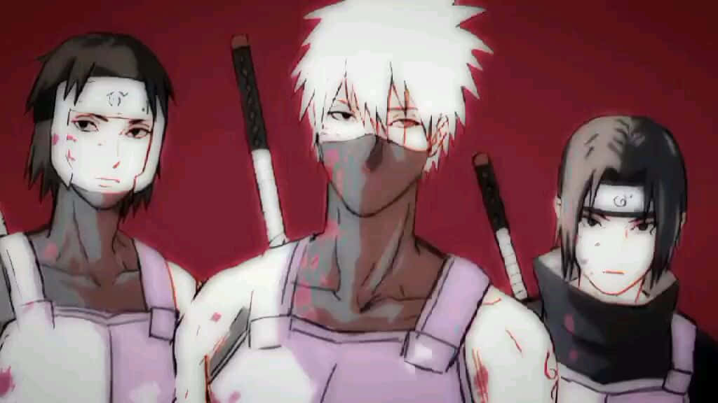 Kakashi And Itachi 桌布 壁紙 — 三位動漫忍者戰士，滿臉鮮血，手持刀劍，在深紅色背景下緊張對峙。