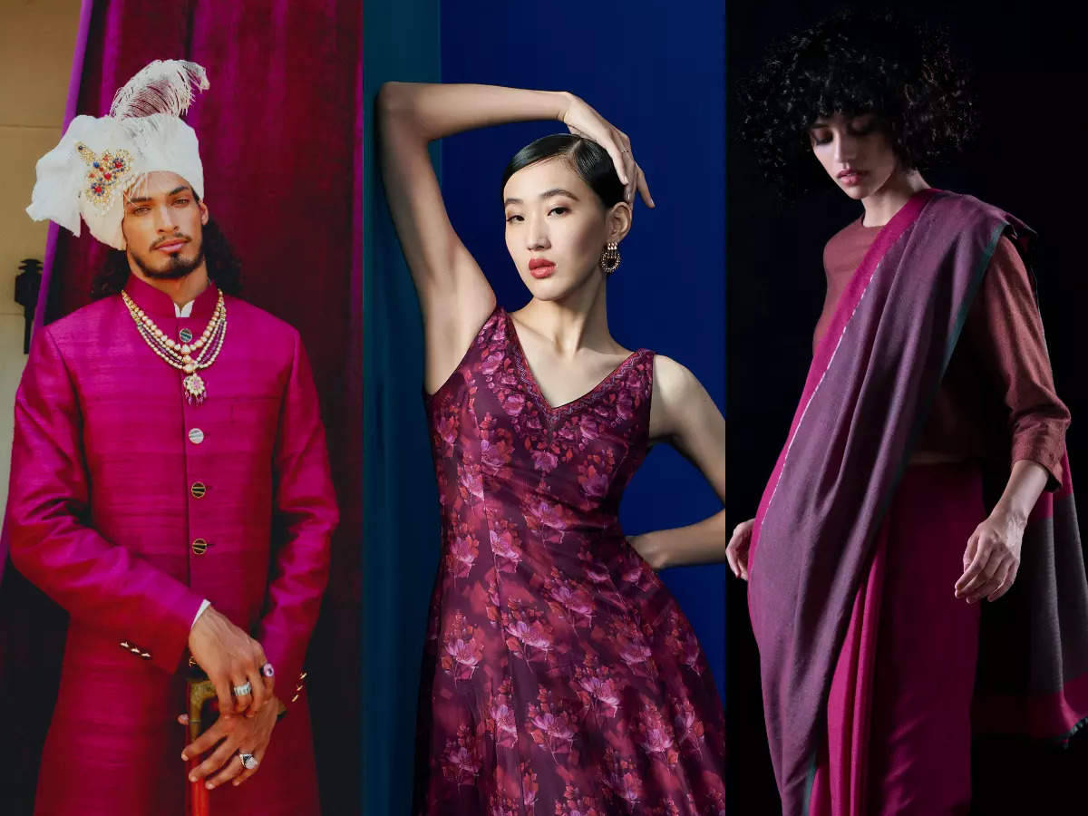 Clothes 桌布 壁紙 — 三位模特兒在攝影棚內穿著鮮豔的洋紅色傳統服飾，在色彩大膽的背景前擺姿勢。