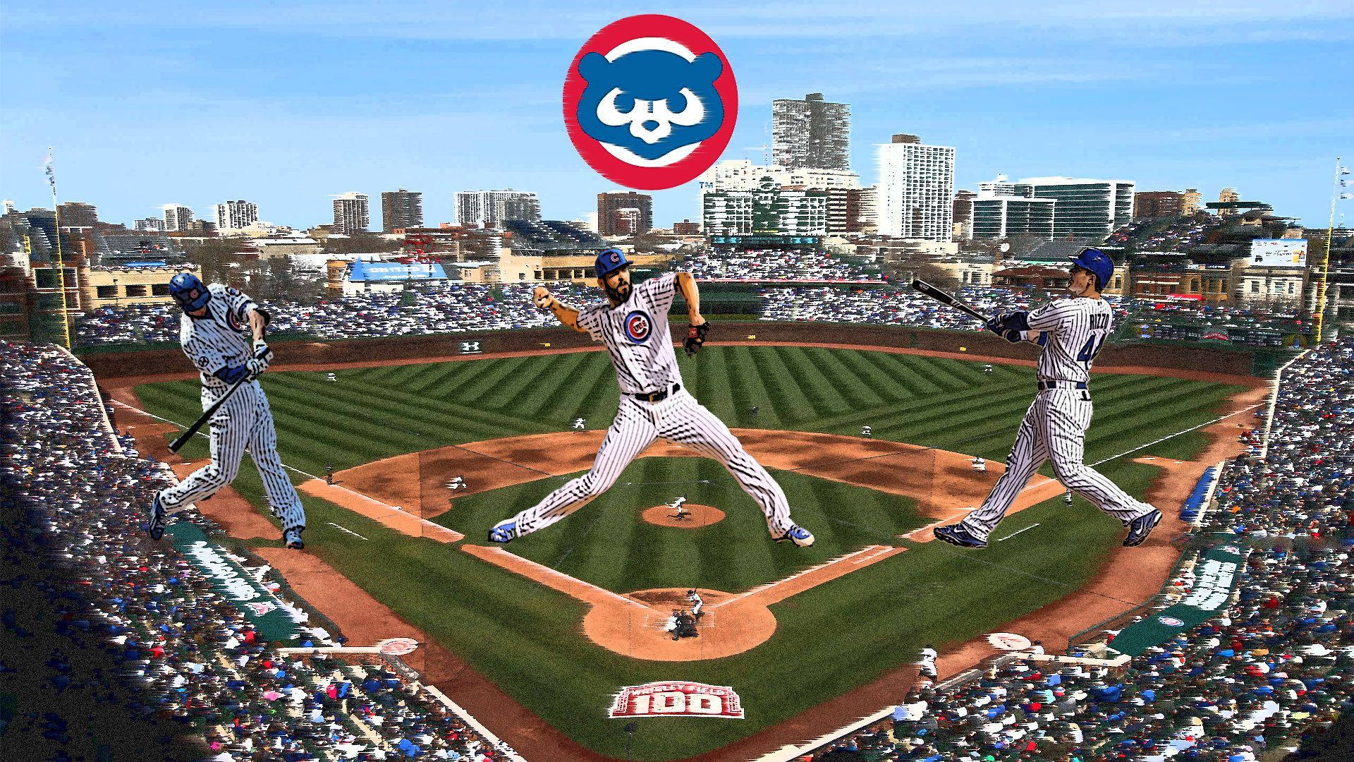 Cubs 桌布 壁紙 — 三位芝加哥小熊隊棒球選手在陽光明媚的球場上齊聲揮棒，背景是歡呼的人群和城市天際線。
