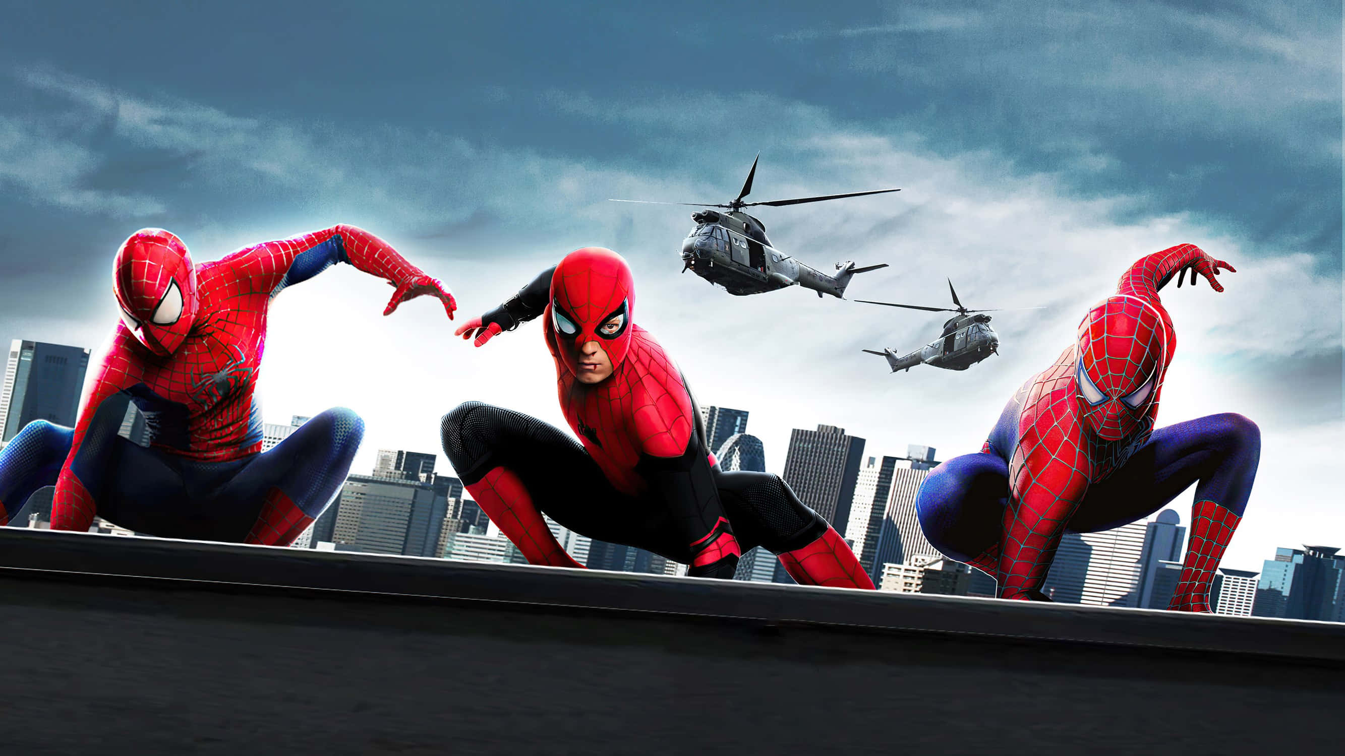 Andrew Garfield Spider Man 桌布 壁紙 — 三位蜘蛛人英雄在暴風雨的城市景觀中蹲在屋頂上，直升機在頭頂飛過。