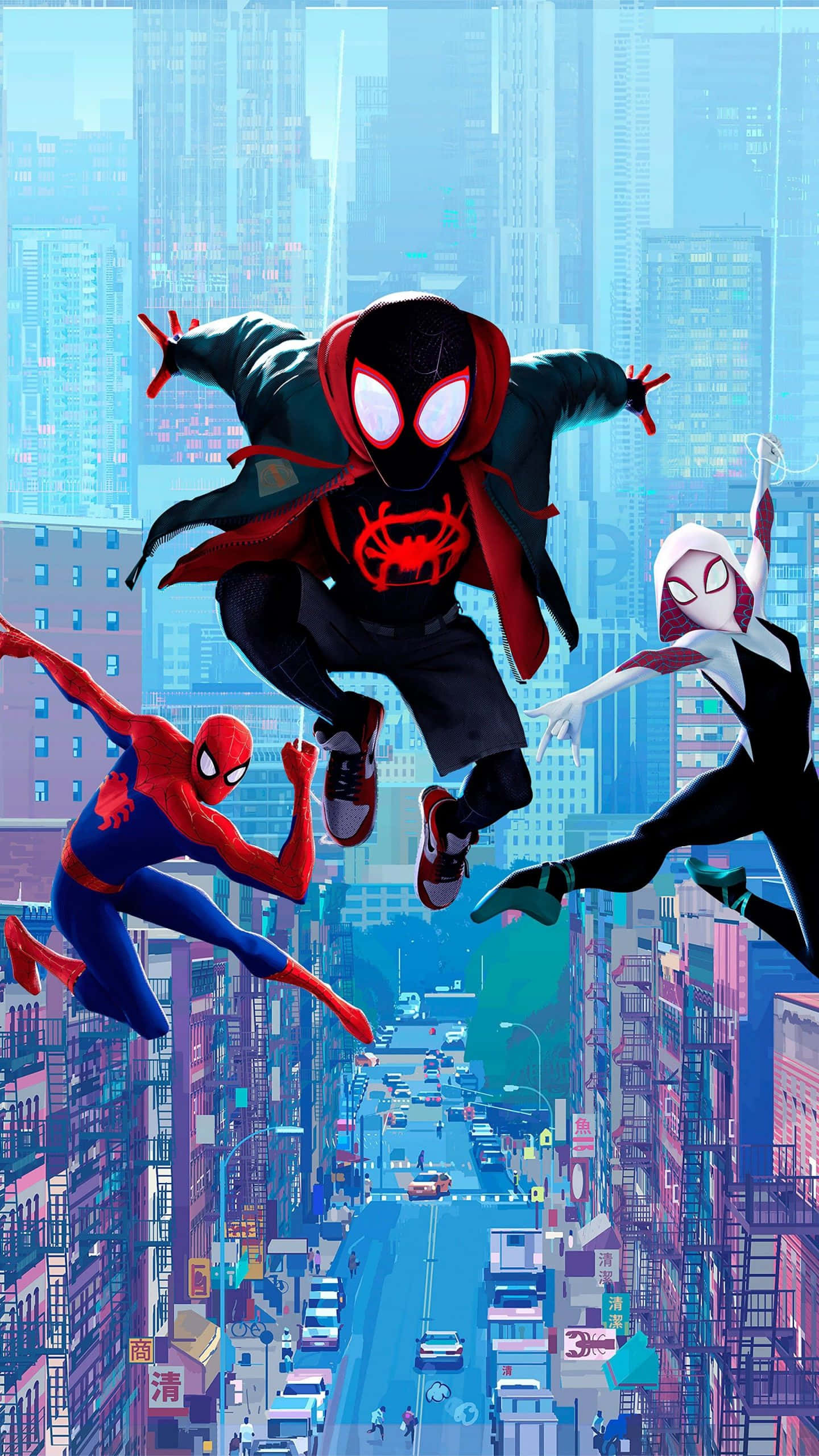 Gwen Stacy 桌布 壁紙 — 三位蜘蛛英雄在充滿高聳摩天大樓和閃爍霓虹燈的充滿活力的未來城市景觀中動態擺盪。