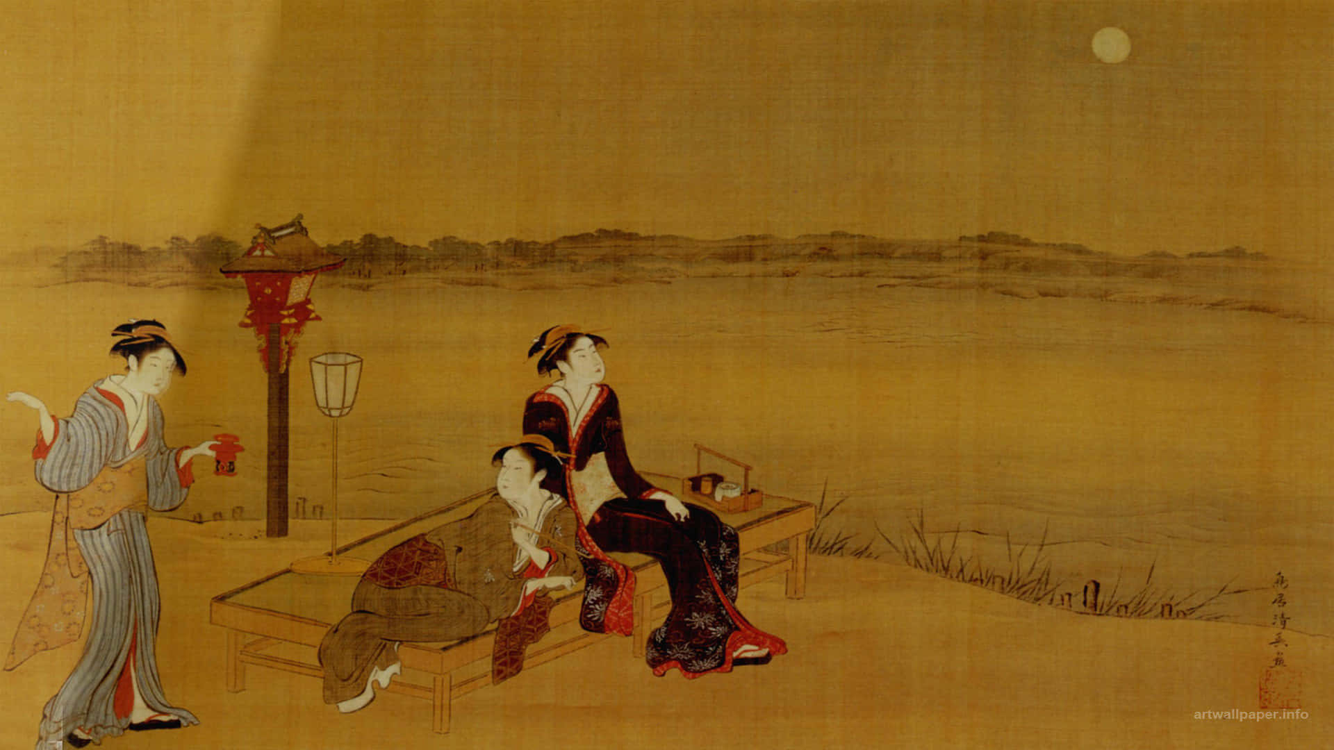 桌布 壁紙 — 三位衣著優雅的藝妓在傳統日本水墨畫中，於滿月下聚集在寧靜的河岸邊。