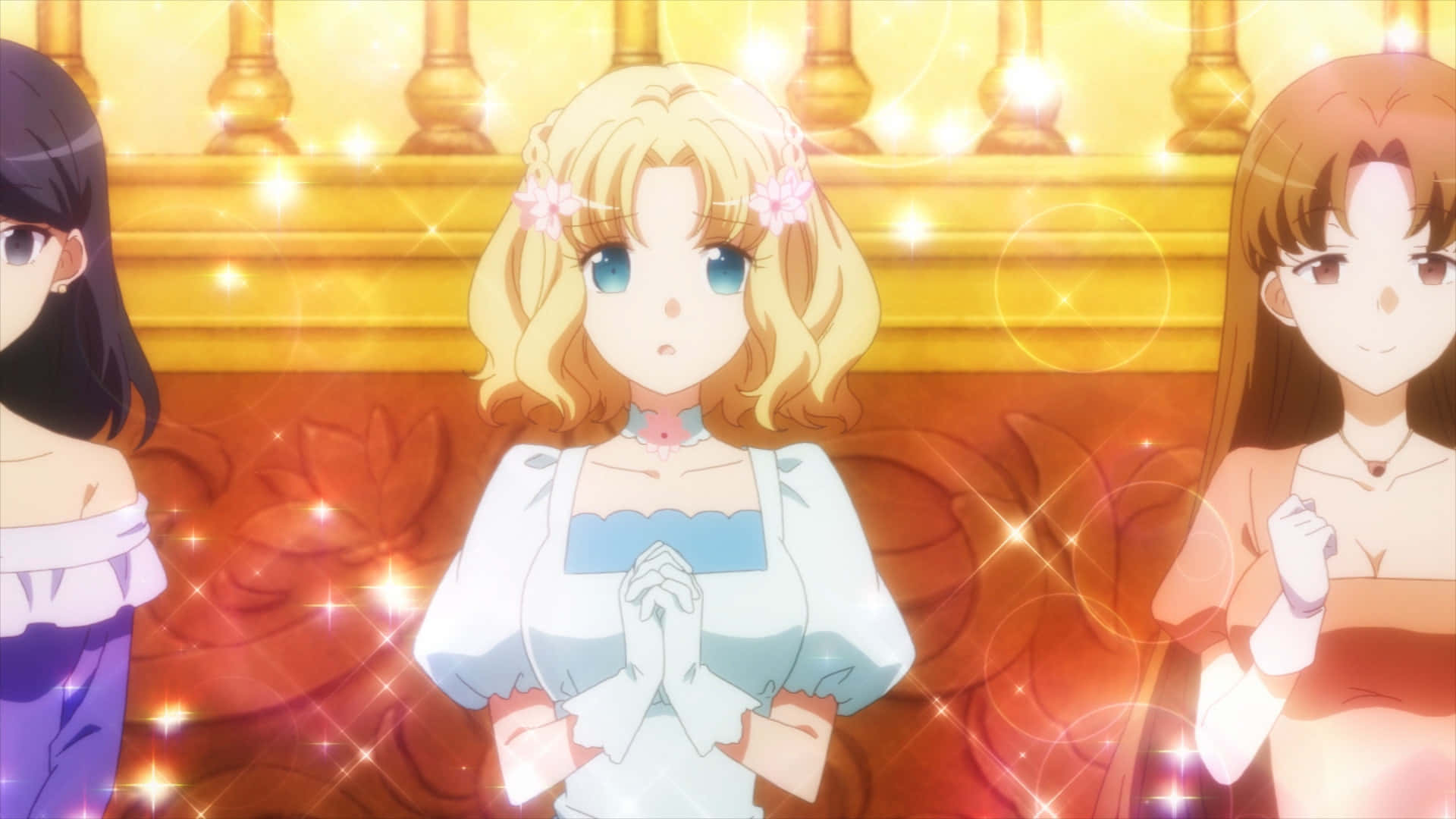My Next Life As A Villainess All Routes Lead To Doom 桌布 壁紙 — 三位身穿優雅連衣裙的動漫女孩站在華麗的金色背景前，帶有閃爍的光效。