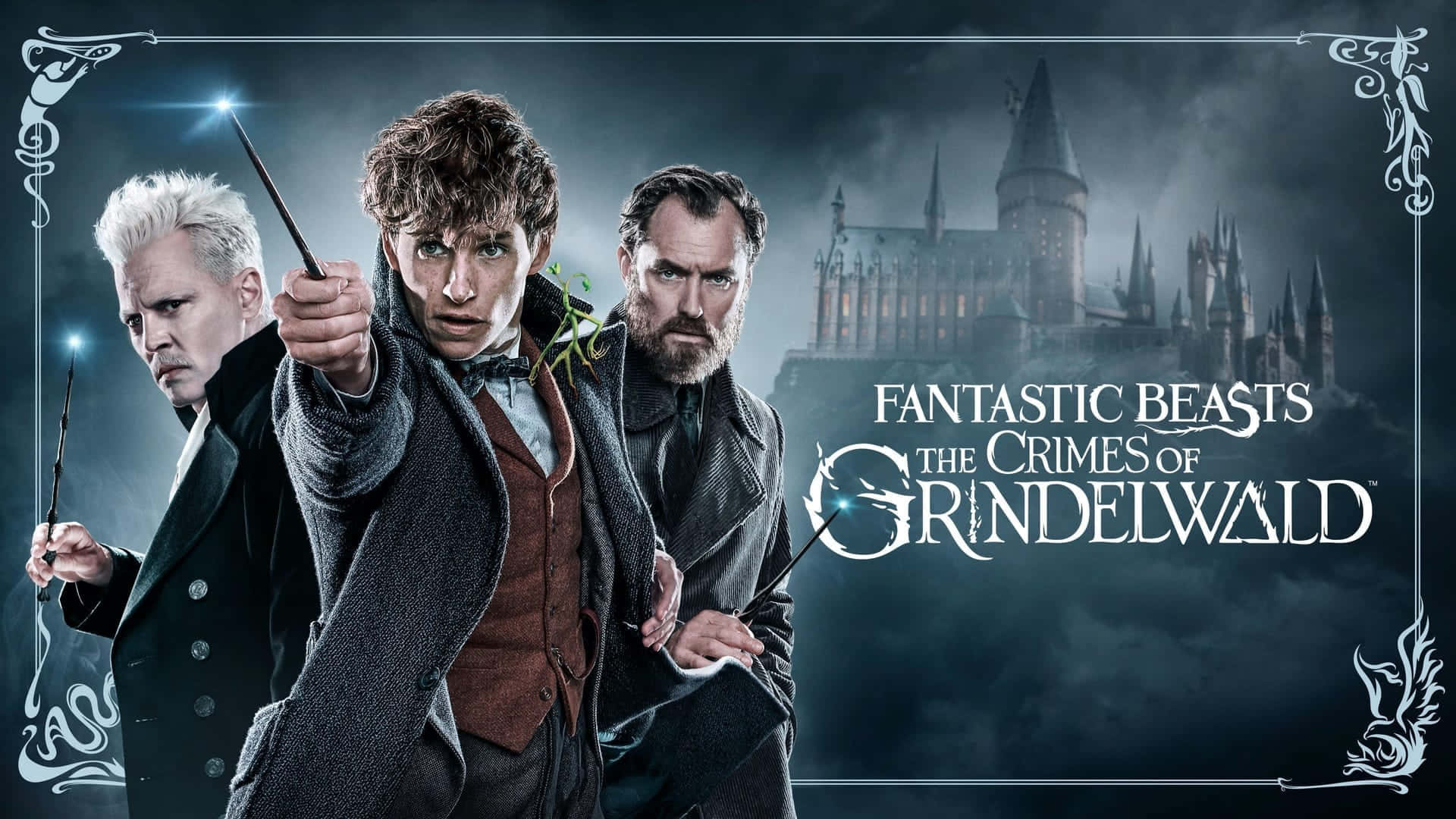 Fantastic Beasts 桌布 壁紙 — 三位身穿深色長袍的巫師，在霍格華茲城堡的風暴背景下，手持魔杖準備就緒。
