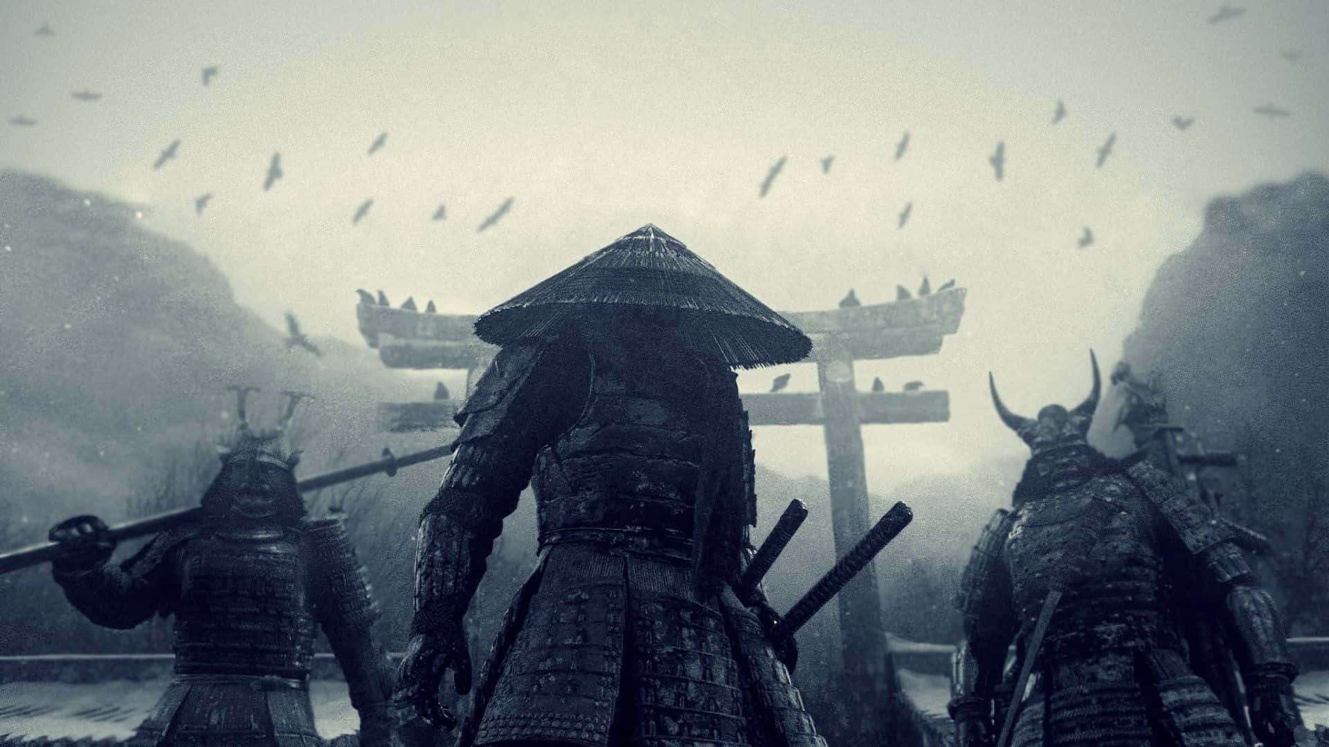 47 Ronin 桌布 壁紙 — 三位身穿鎧甲的武士莊嚴地站在霧氣籠罩的鳥居前，鳥兒在頭頂飛翔，構成單色戰場場景。