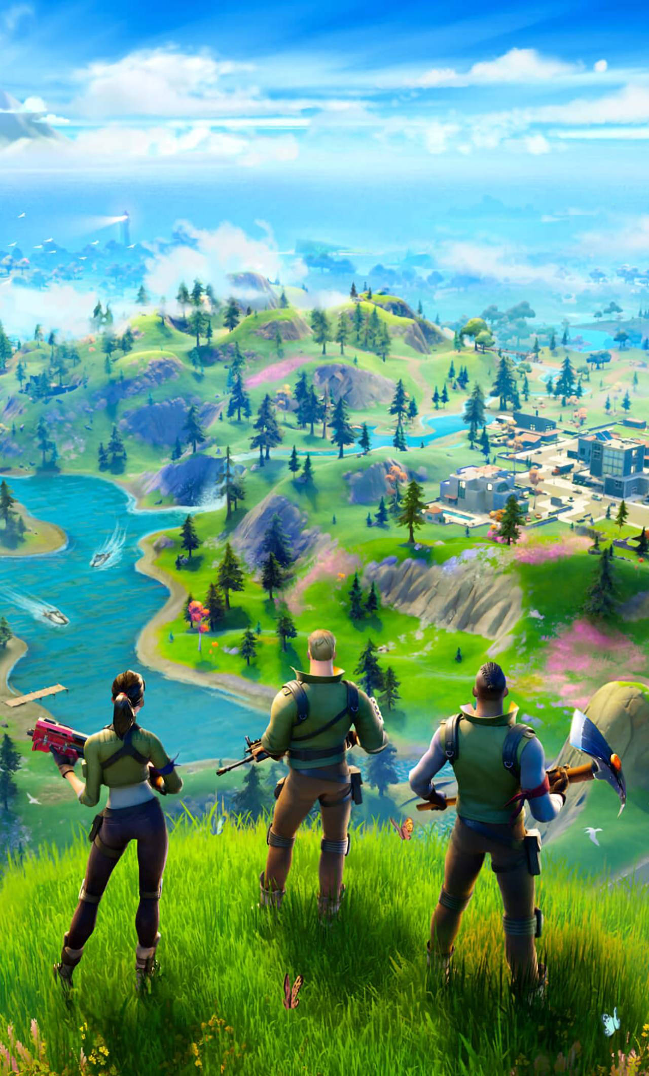 電玩遊戲 桌布 壁紙 — 三個Fortnite角色站在長滿草的懸崖上，俯瞰著充滿活力的景觀，有河流、森林和遠處的建築物，在明亮的藍天下。