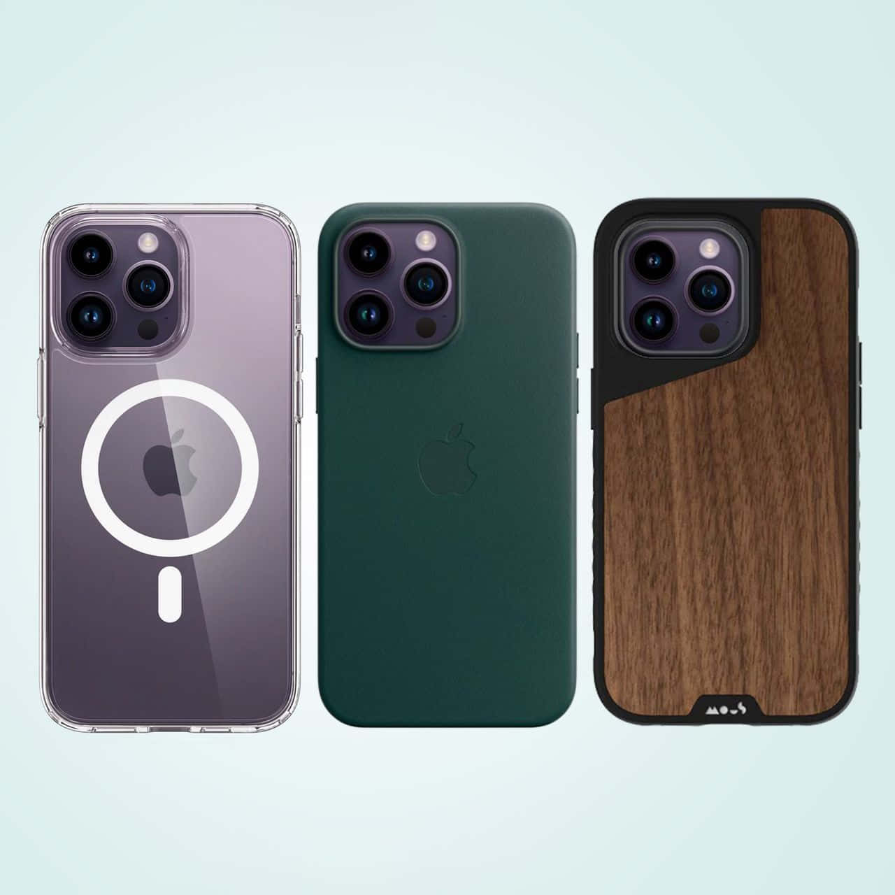 Phone Case 桌布 壁紙 — 三個iPhone保護殼並排展示：透明配MagSafe、深綠色皮革、以及黑色飾邊的木紋款式。