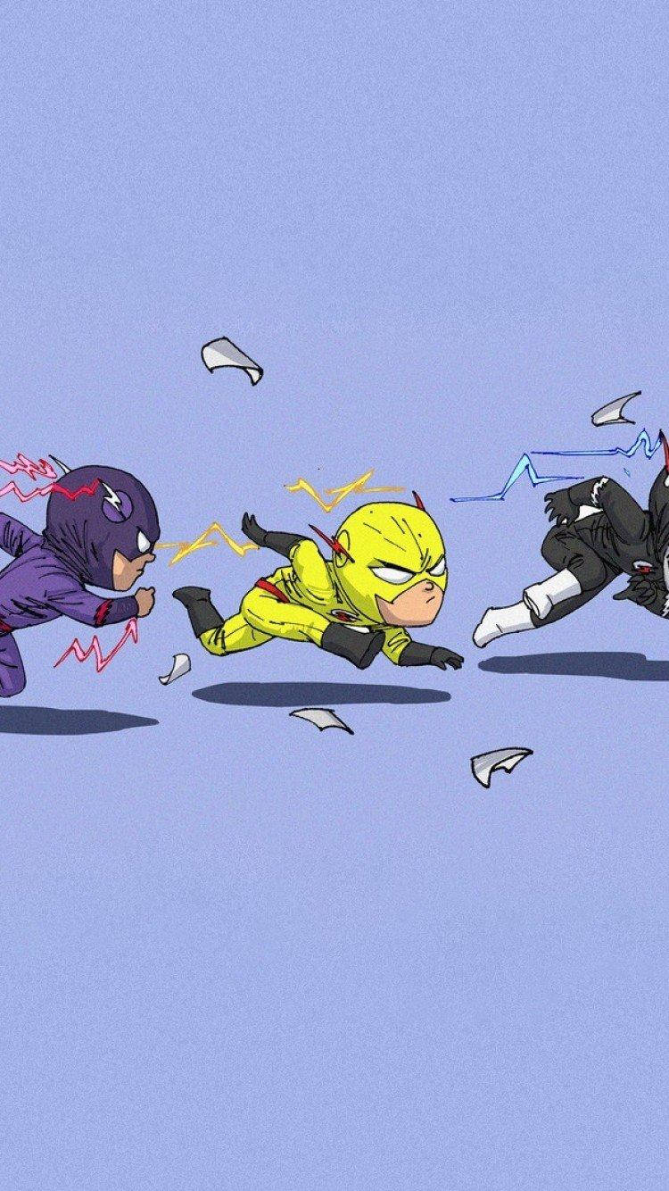 the flash iPhone 桌布 壁紙 — 三個Q版超級英雄以動態姿勢在純藍色背景上疾馳，帶有運動線條和飛揚的碎片。