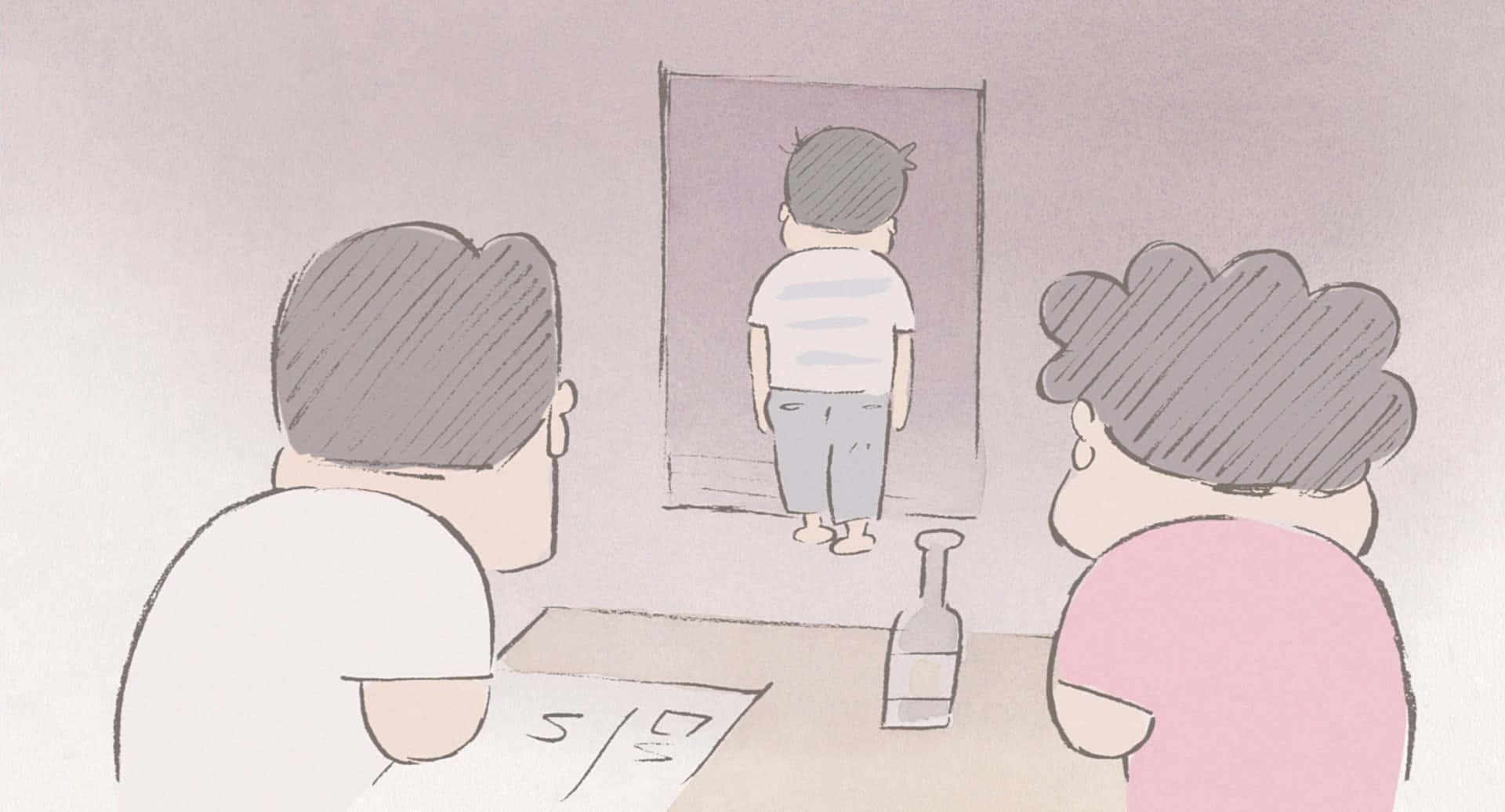 My Neighbors The Yamadas 桌布 壁紙 — 三個人坐在桌子旁，看著一個孩子站在柔和粉彩房間的鏡子前。