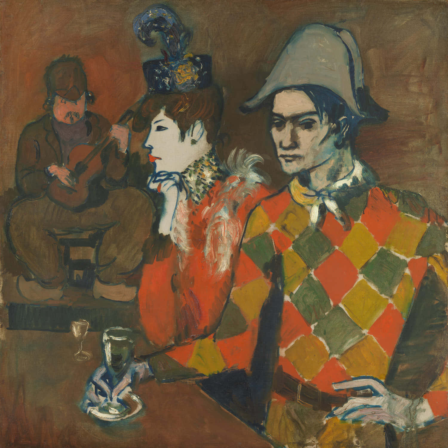 Picasso 桌布 壁紙 — 三個人物在昏暗的室內，一個彈吉他，另一個穿格子外套，第三個戴羽毛帽，全部以大膽、富有表現力的筆觸繪製。