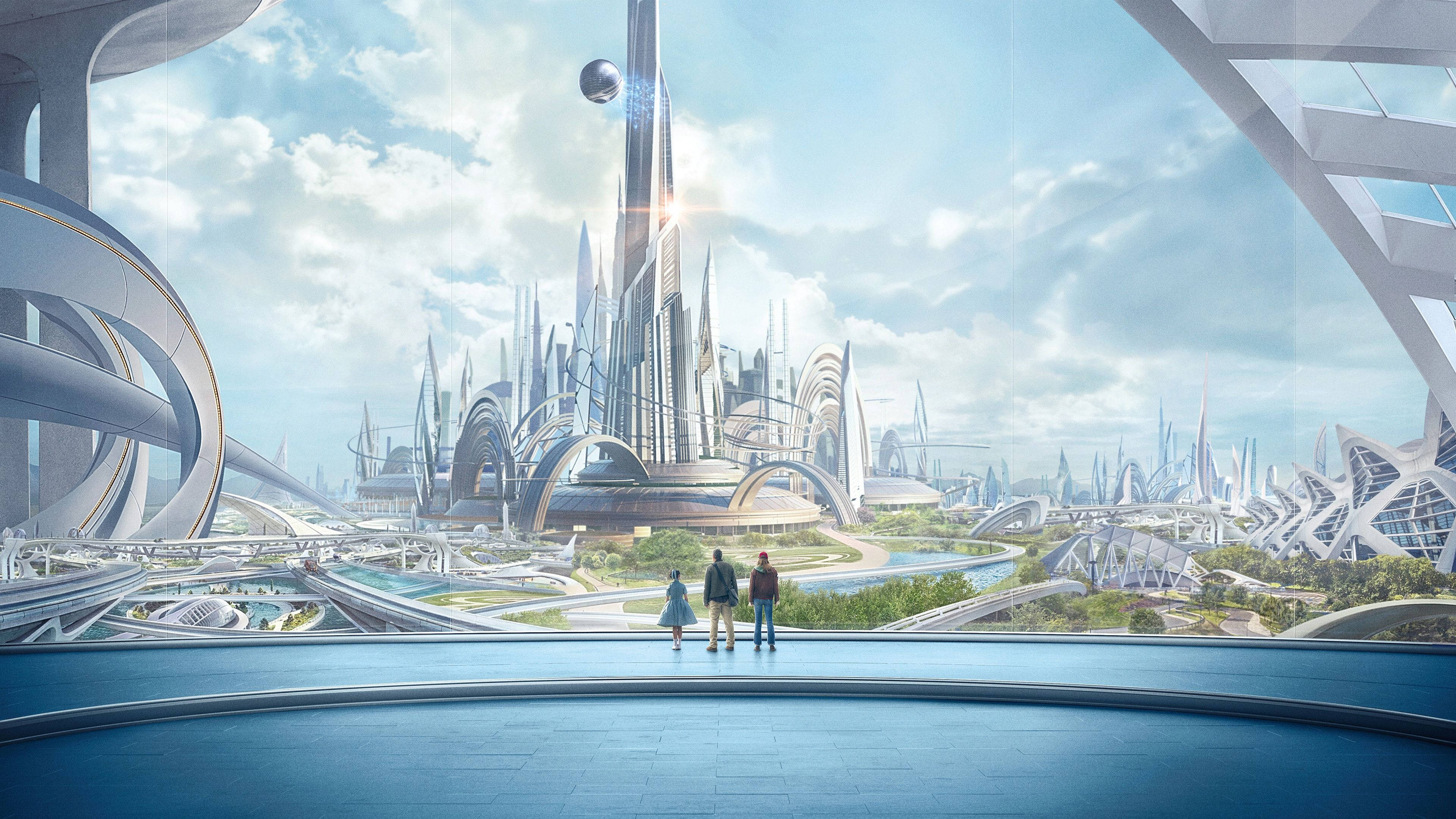 Tomorrowland Movie 桌布 壁紙 — 三個人站在陽台上，俯瞰著一座廣闊的未來城市，高聳的尖塔和漂浮的交通系統在明亮的天空下。
