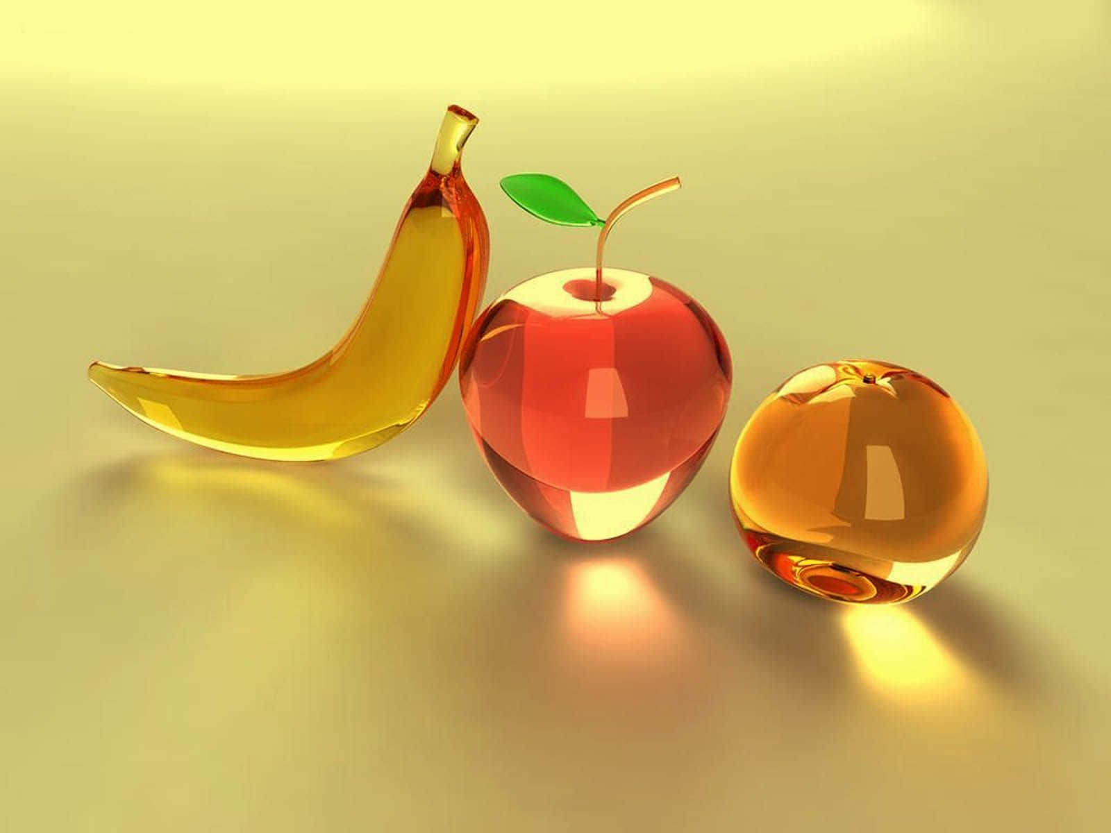 Kawaii Fruit 桌布 壁紙 — 三個光滑的玻璃水果：香蕉、蘋果和柳橙，在溫暖燈光下閃耀，在淡黃色表面上投下柔和陰影。