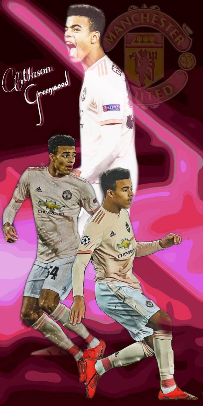 足球 桌布 壁紙 — 三個動態插圖，描繪足球員 Mason Greenwood 身穿曼聯球衣，背景為充滿活力的粉紅色和紫色抽象圖案。