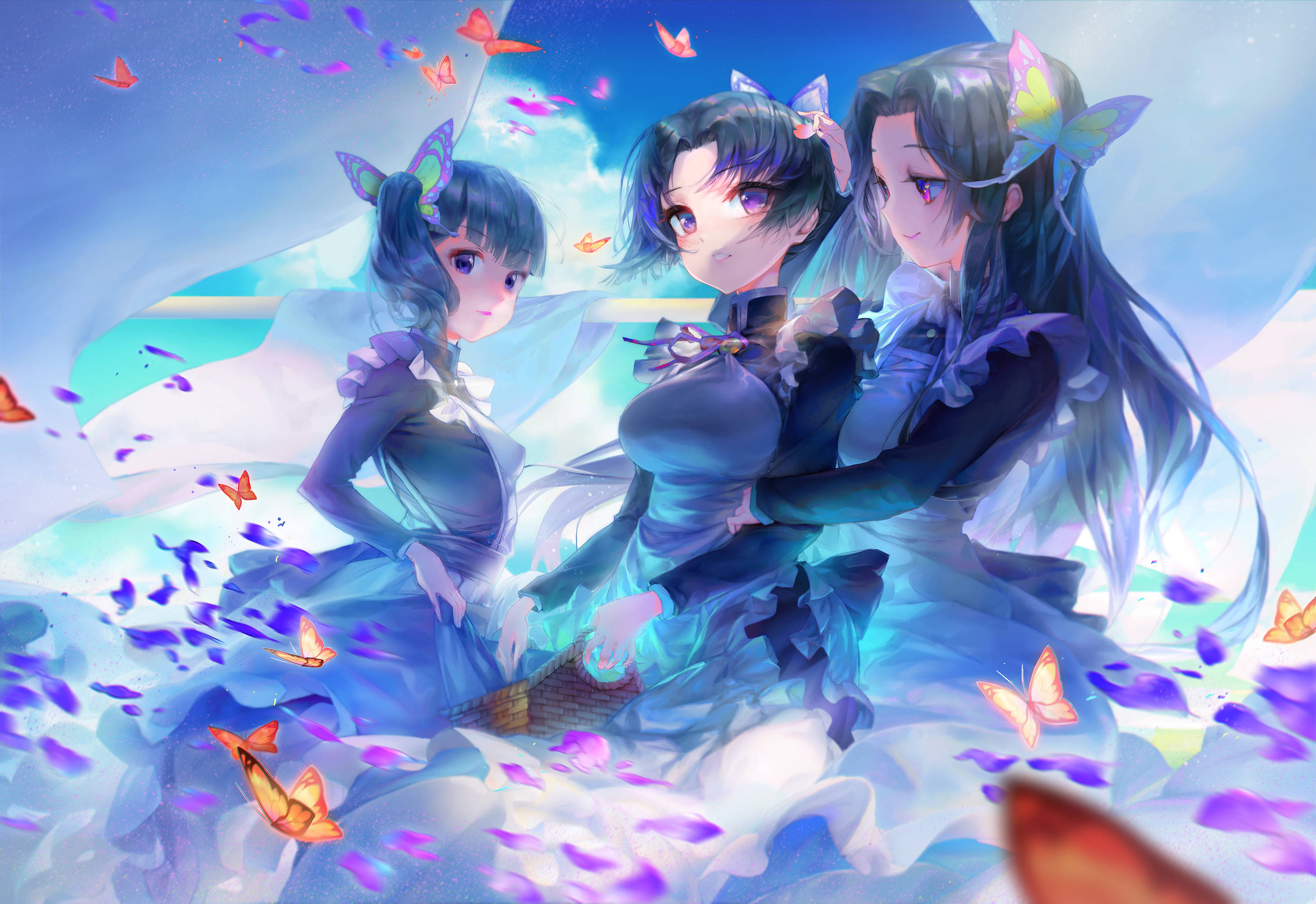 Kimetsu 桌布 壁紙 — 三個動漫女孩穿著飄逸的藍色連衣裙，坐在明亮的天空下，周圍漂浮著蝴蝶和花瓣。