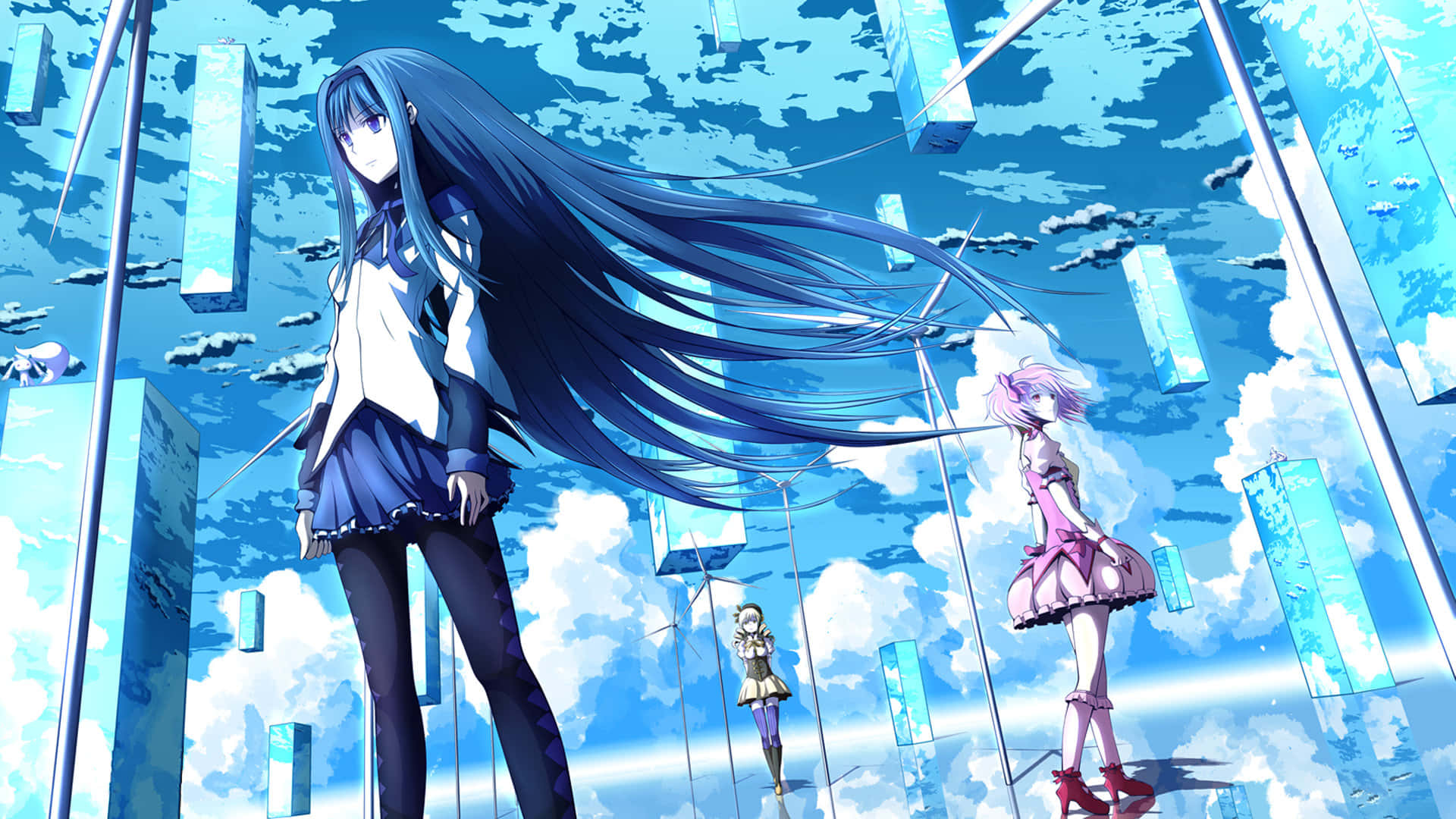 puella magi madoka magica 桌布 壁紙 — 三個動漫女孩站在明亮的陰天天空下，漂浮的藍色摩天大樓之間。