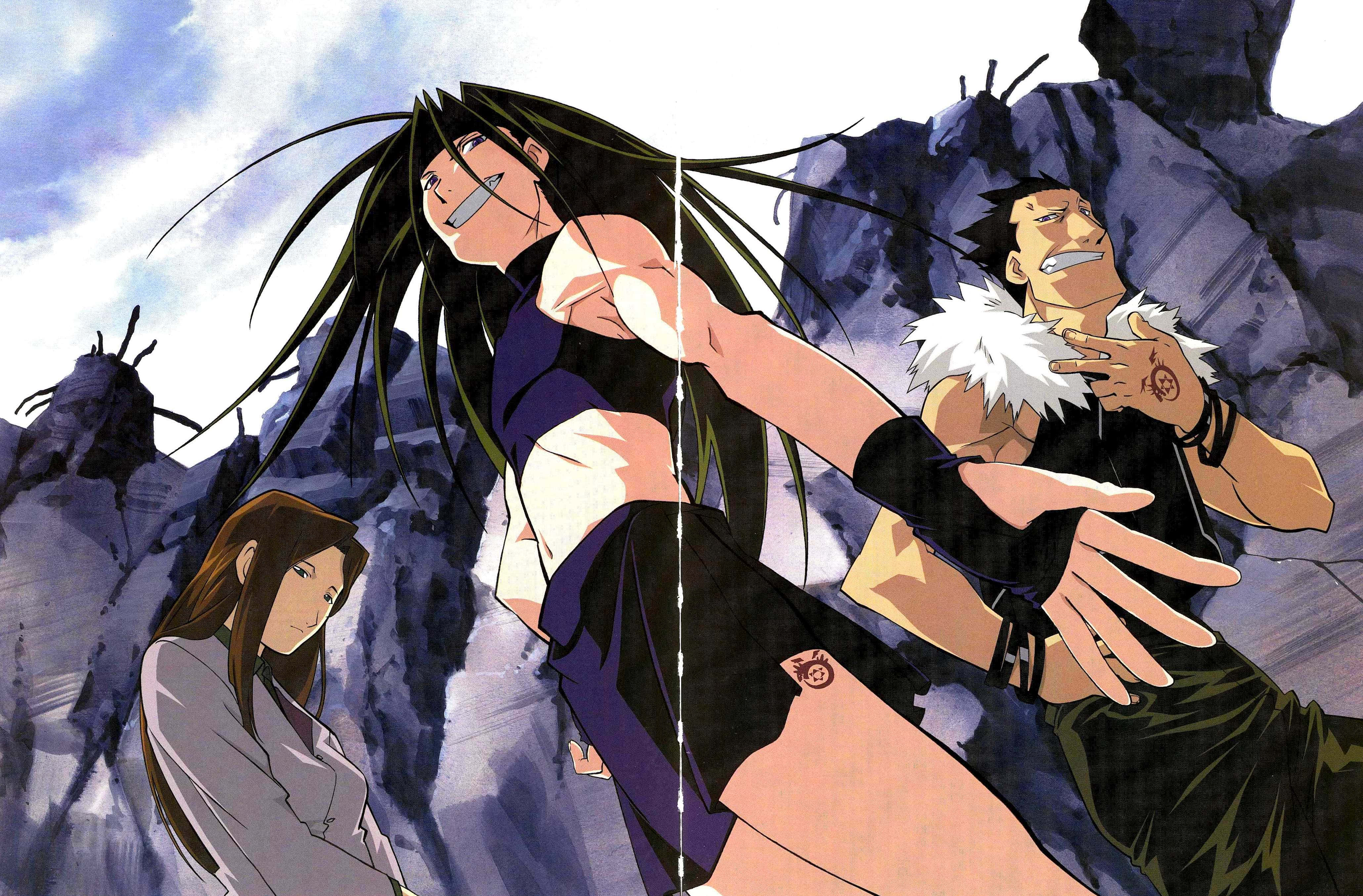 Fullmetal Alchemist Envy 桌布 壁紙 — 三個動漫角色在岩石峭壁旁以動態姿勢呈現，天空多雲。