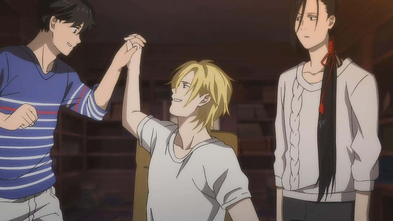 Banana Fish 桌布 壁紙 — 三個動漫角色在昏暗的房間裡，一個與另一個牽手，第三個靜靜地看著。